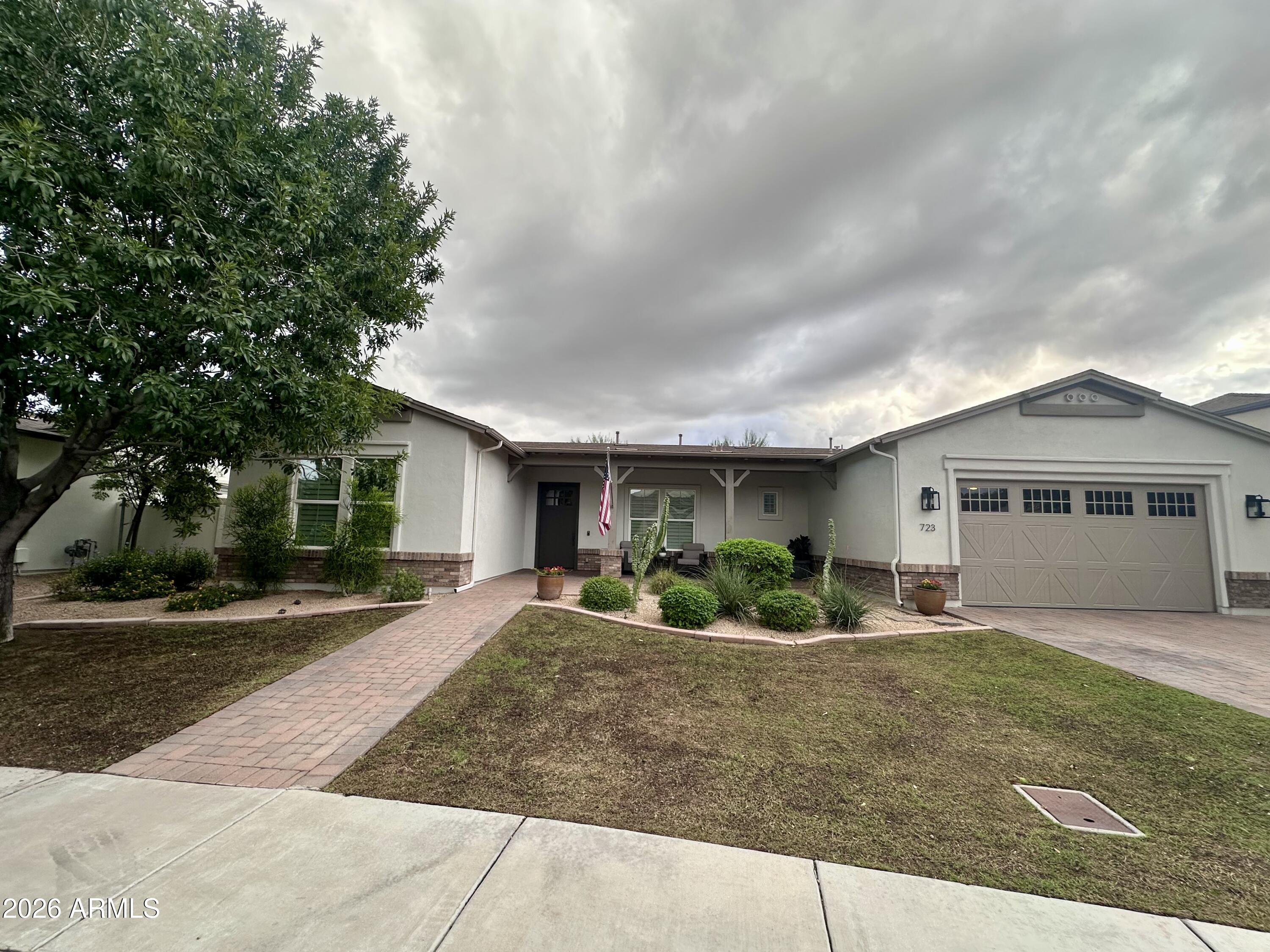723 W Claremont Street — photo