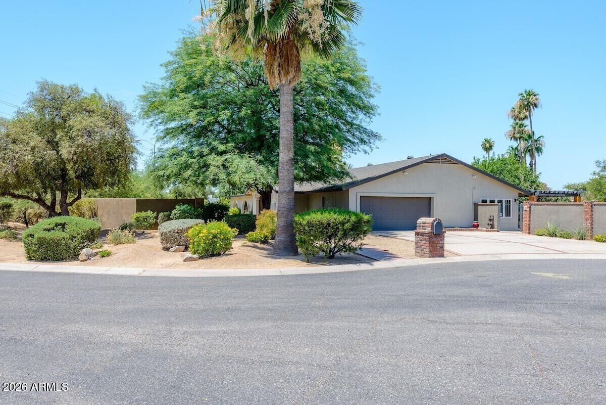 12202 N 61st Place — photo