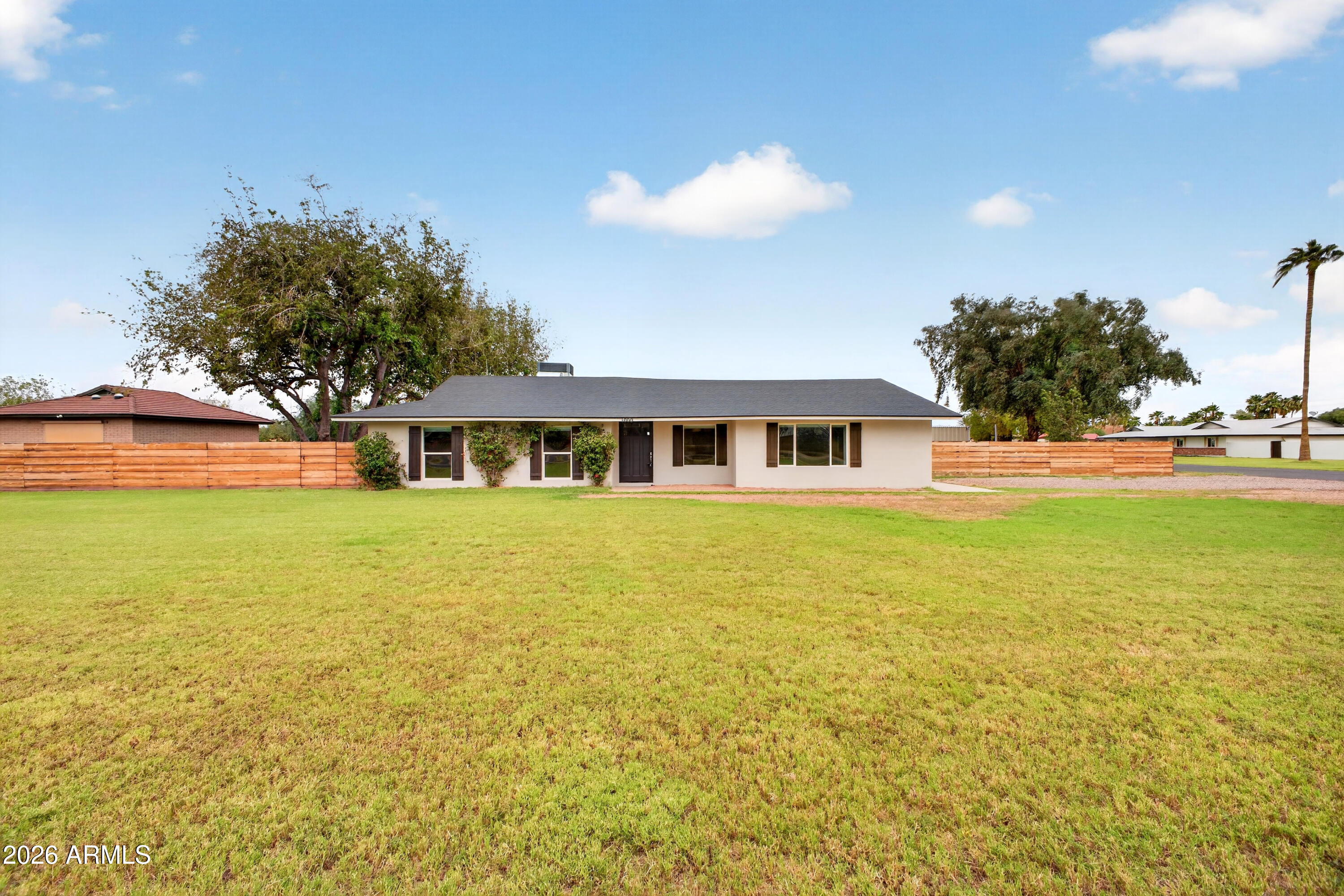 1000 E Houston Avenue — photo