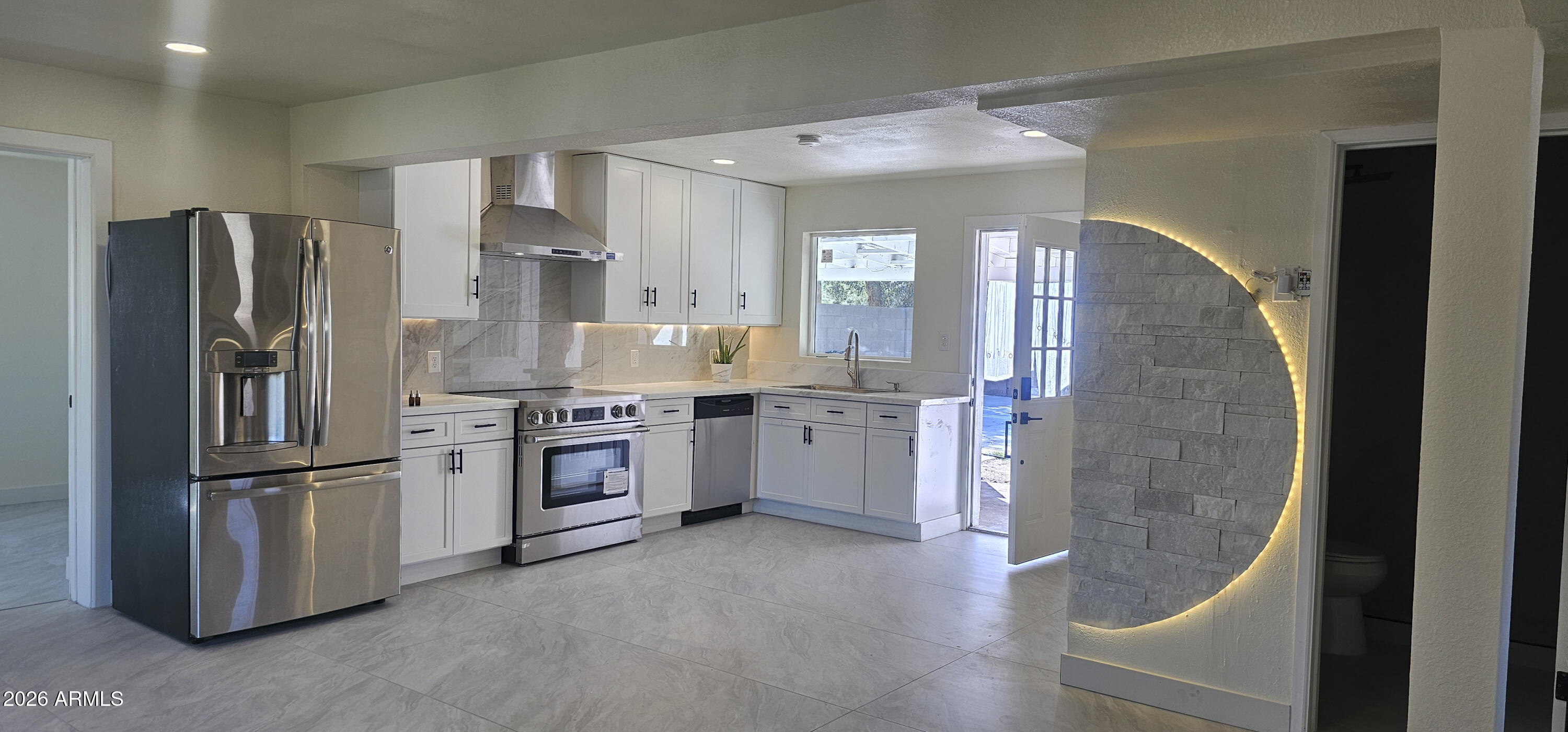 2711 W Campbell Avenue — photo