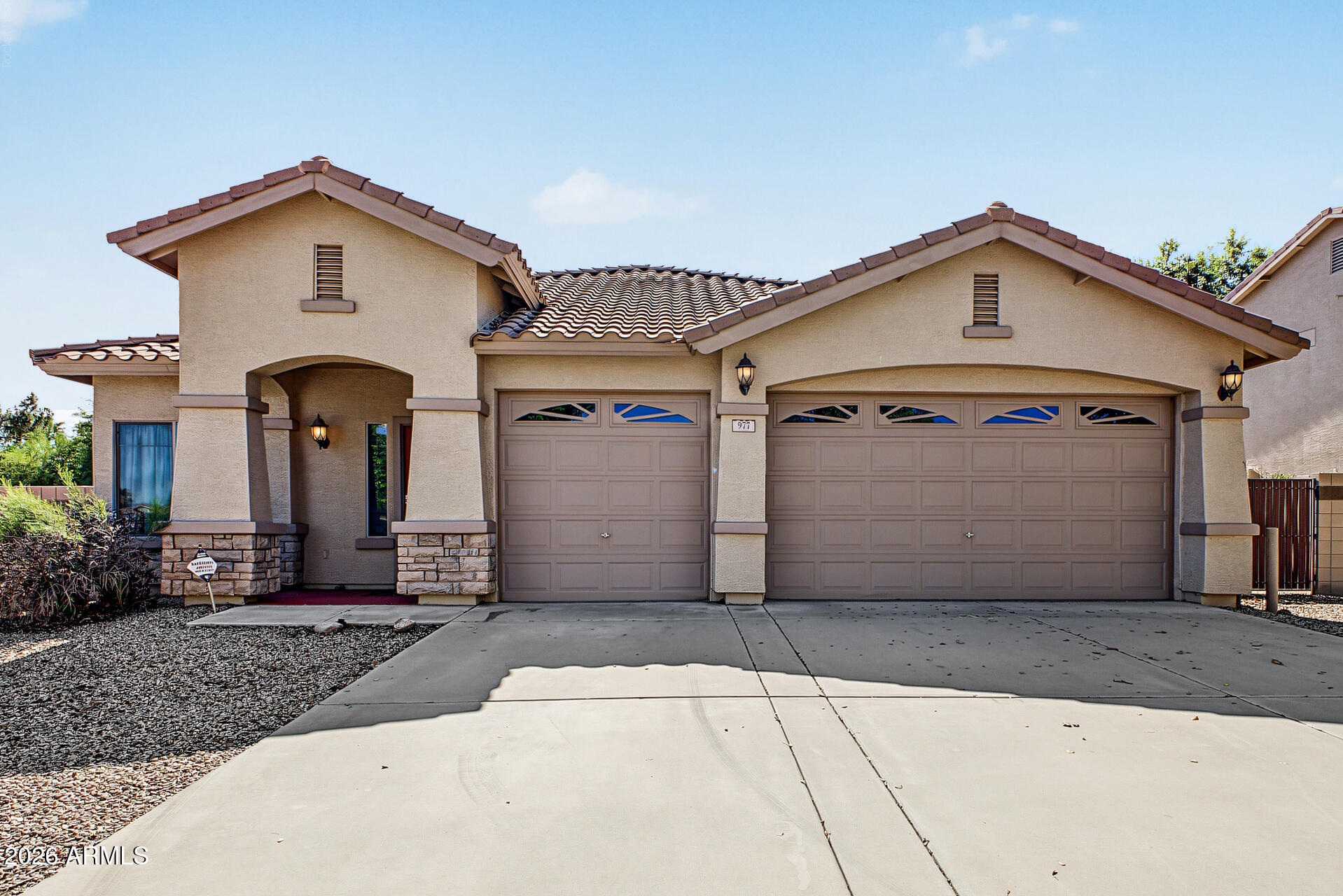 977 E Chelsea Drive — photo