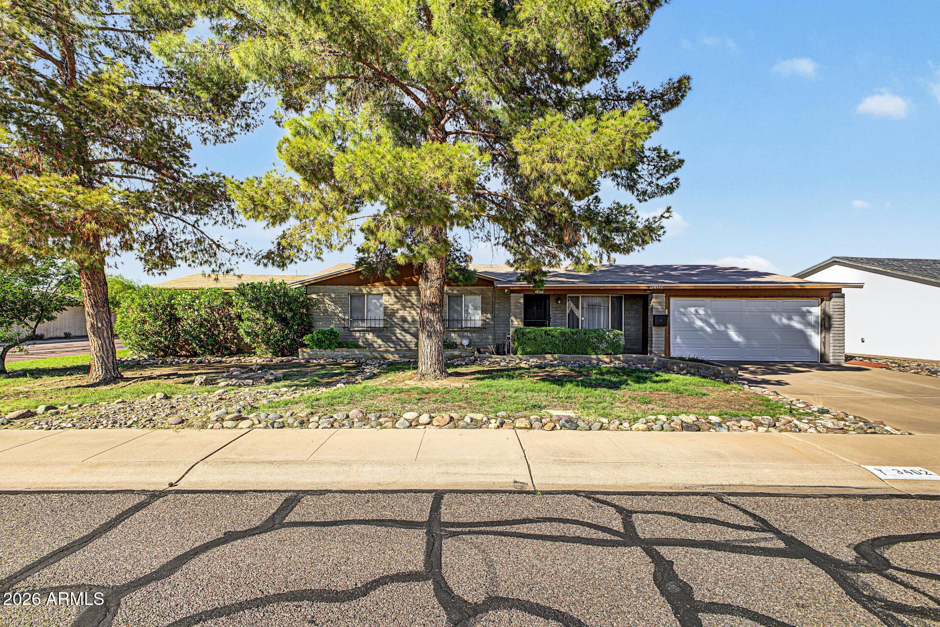 3402 E Paradise Drive — photo
