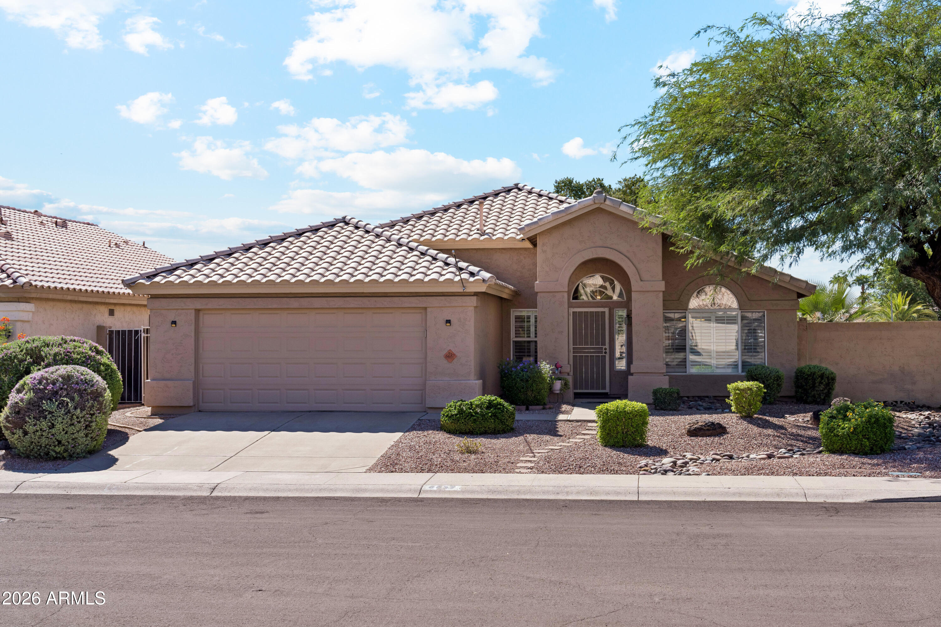 6637 W Crest Lane — photo