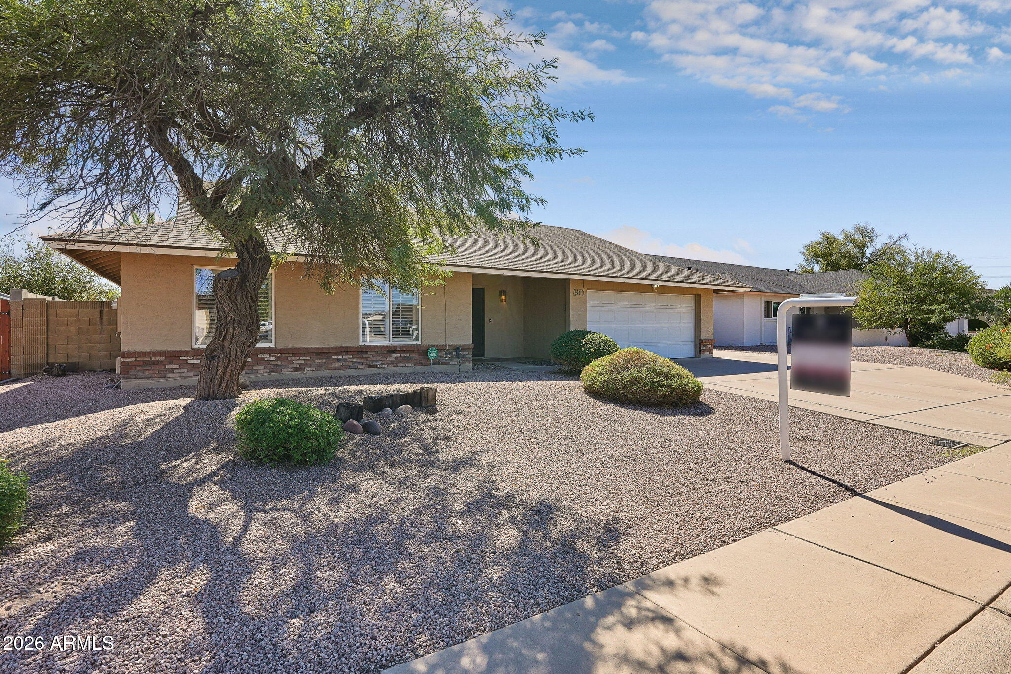 819 W Lodge Drive — photo