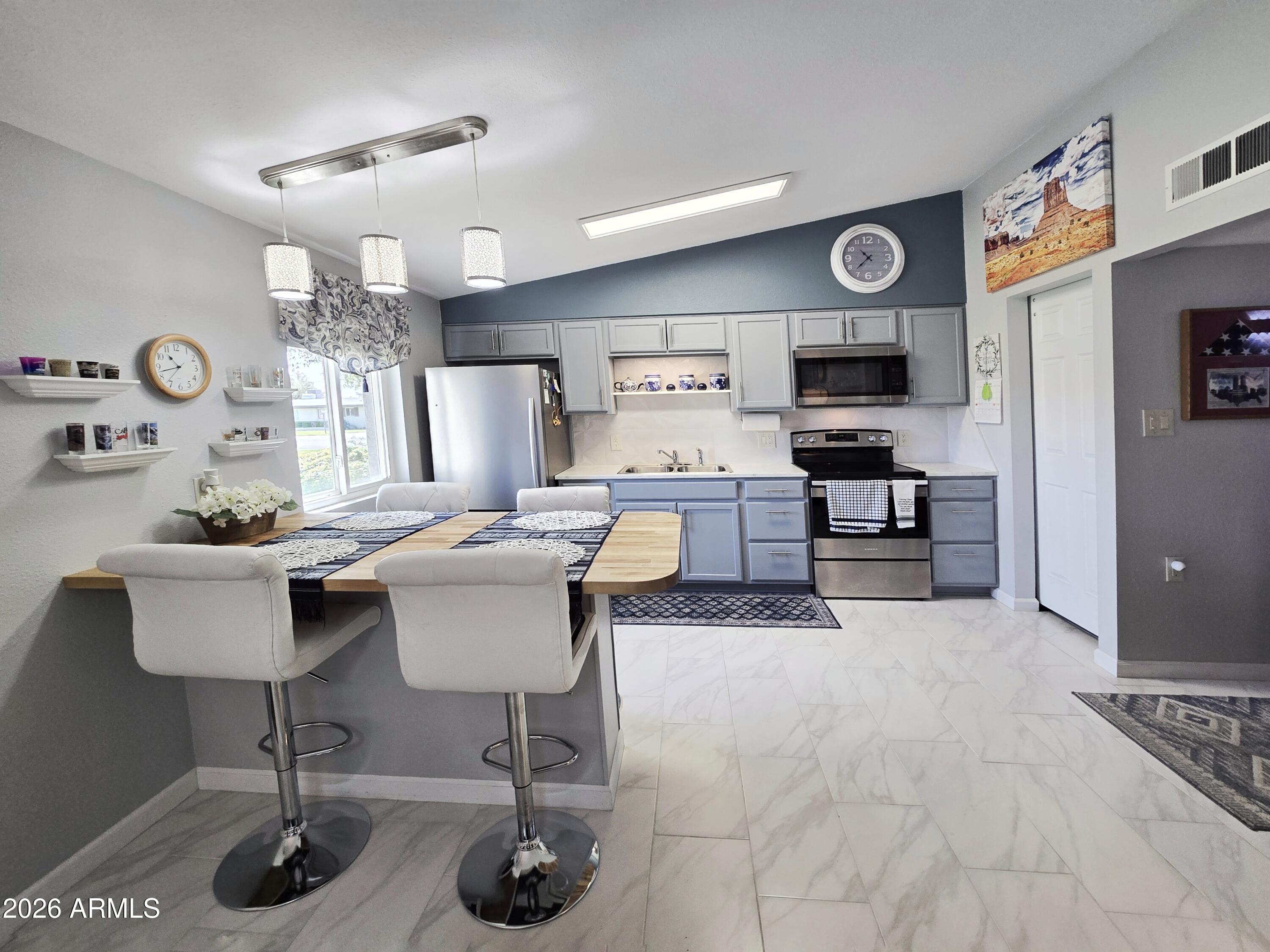 10624 W Oakmont Drive — photo