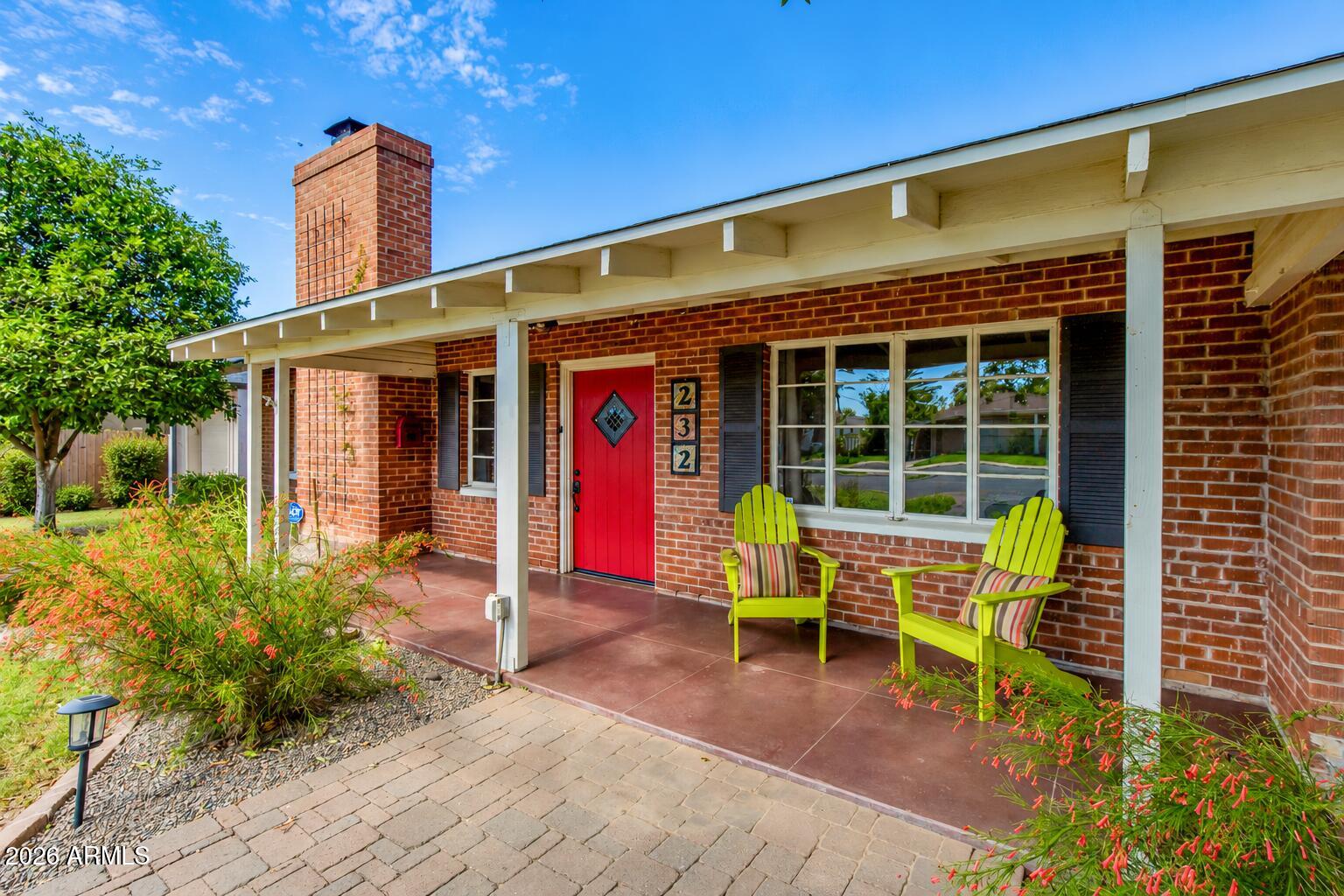 232 E Medlock Drive — photo
