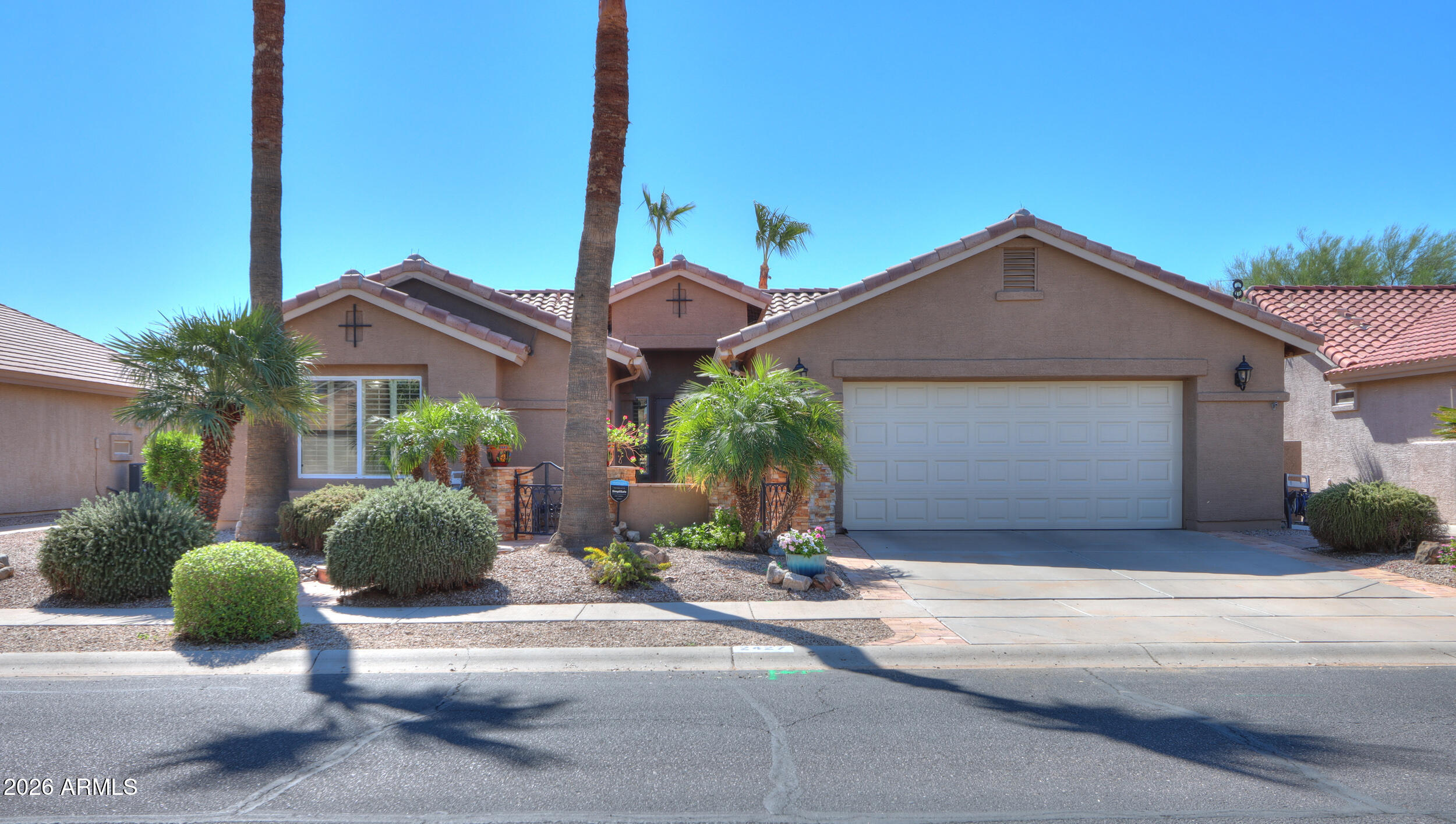 2427 E Santiago Trail — photo