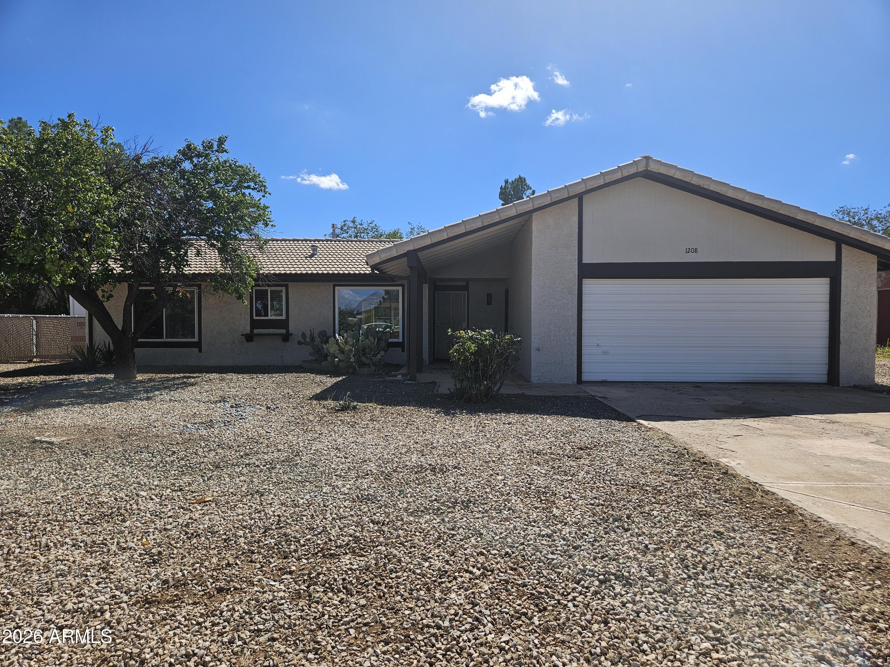 1208 E Klassen Court — photo