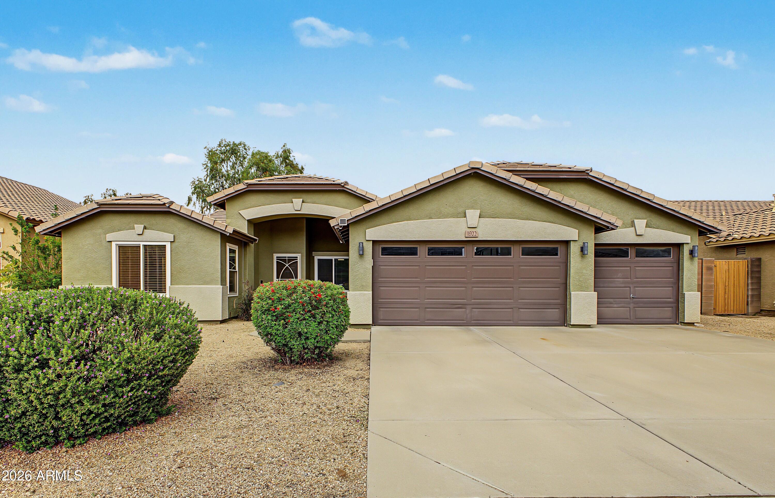 1922 W Burgess Lane — photo