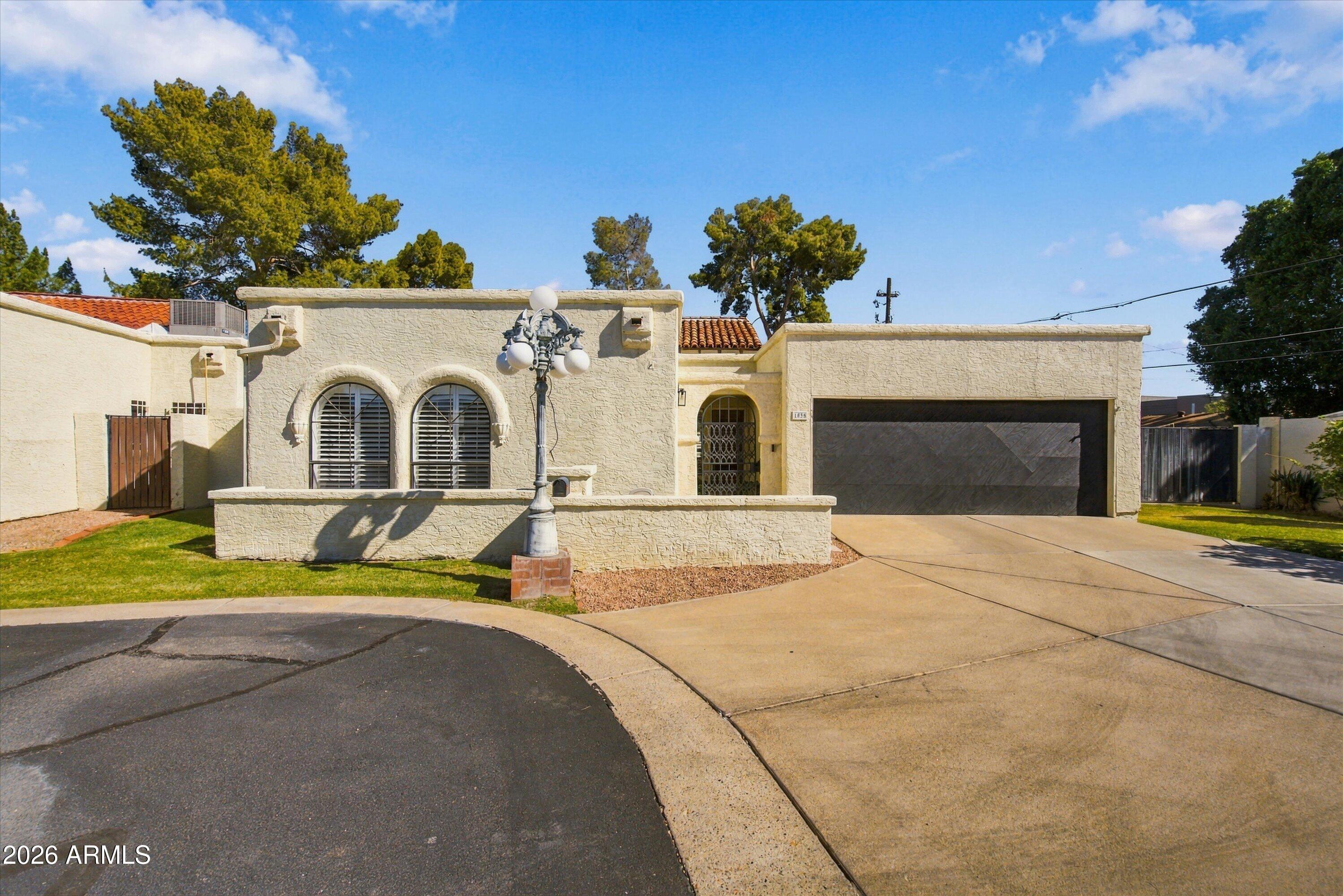 1535 E Montebello Avenue — photo