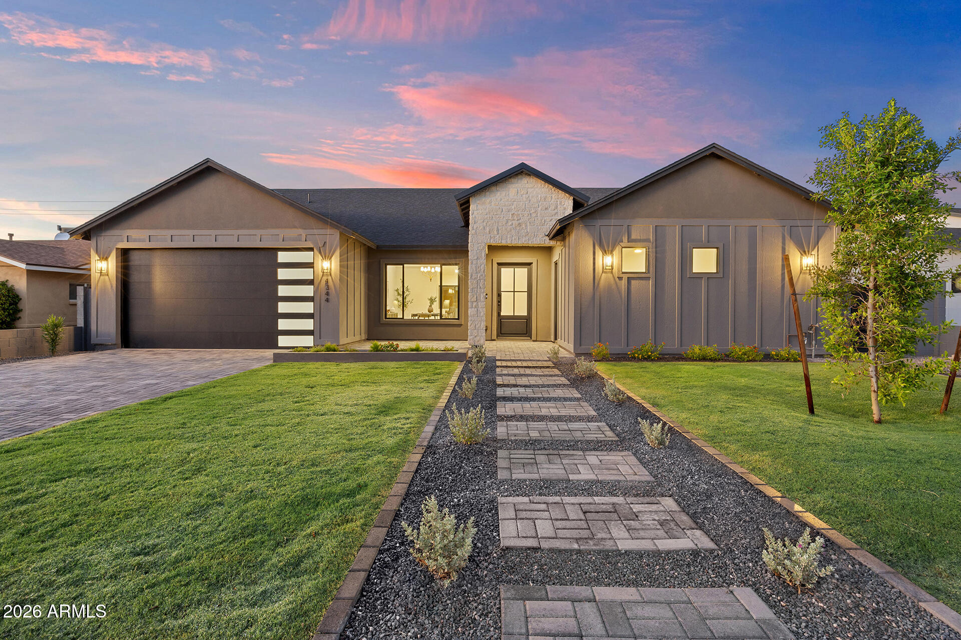 4344 E Mitchell Drive — photo