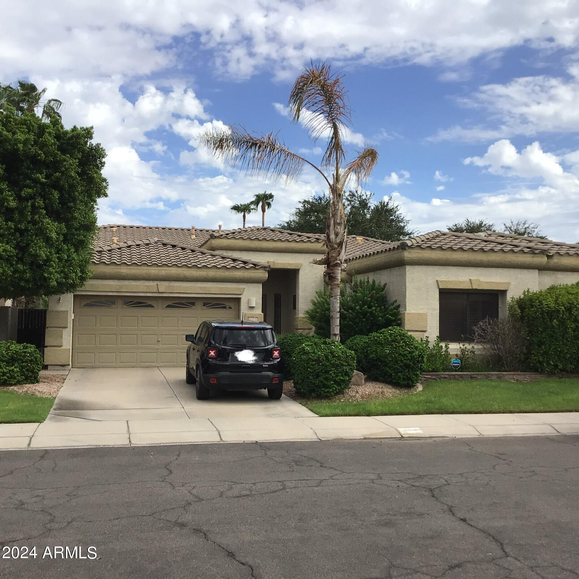 674 W Desert Broom Drive — photo