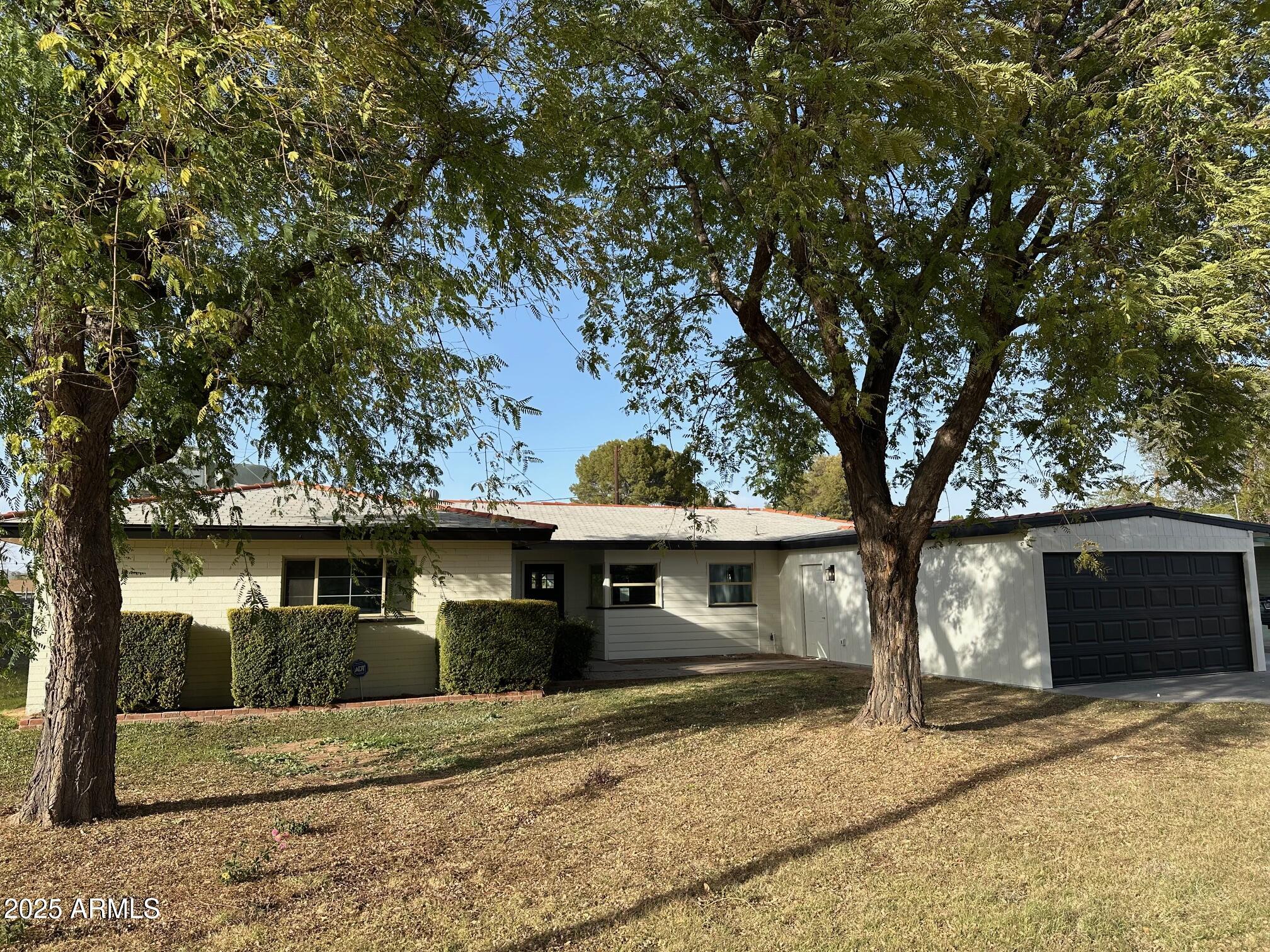 4314 E Oak Street — photo