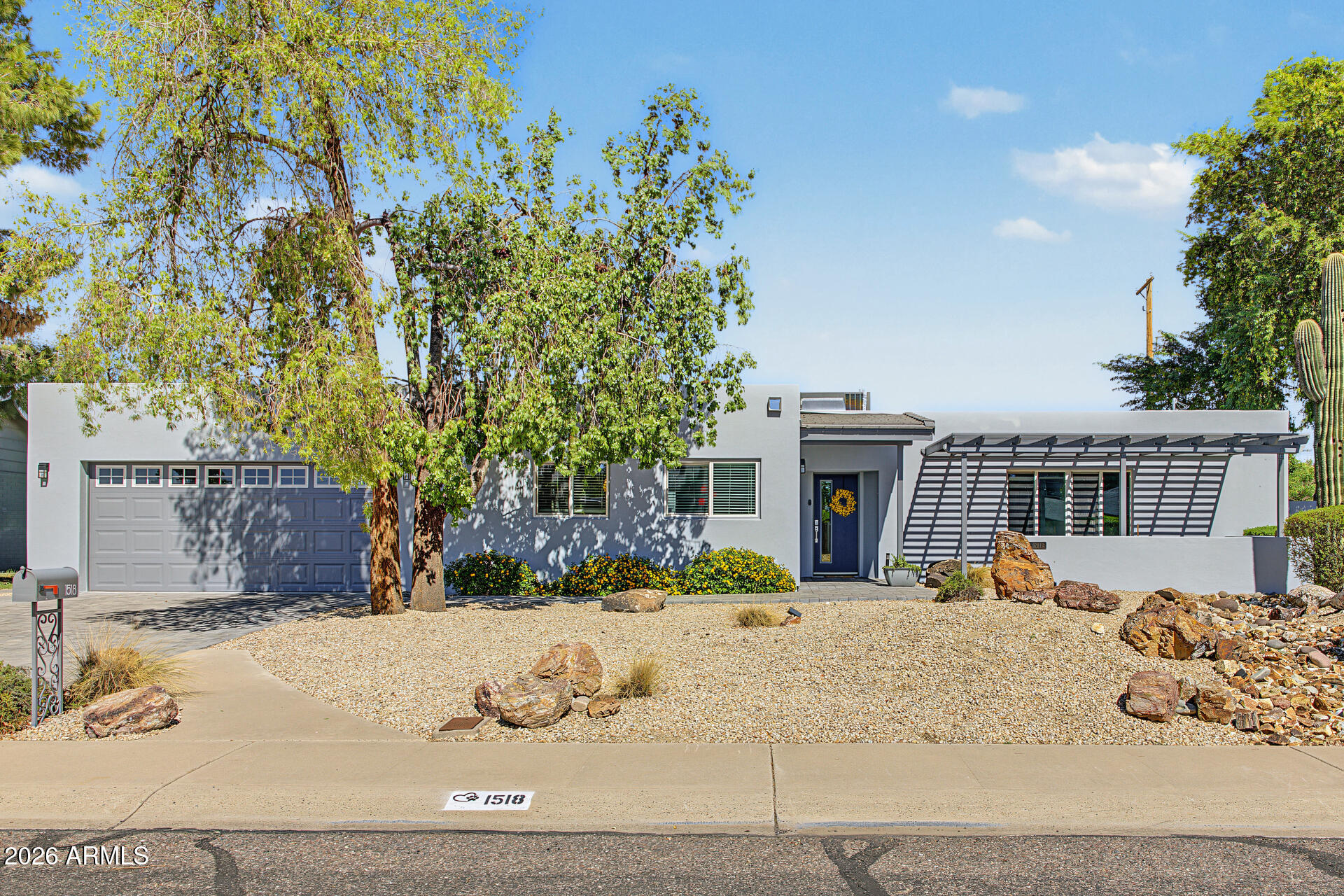 1518 W Seldon Lane — photo