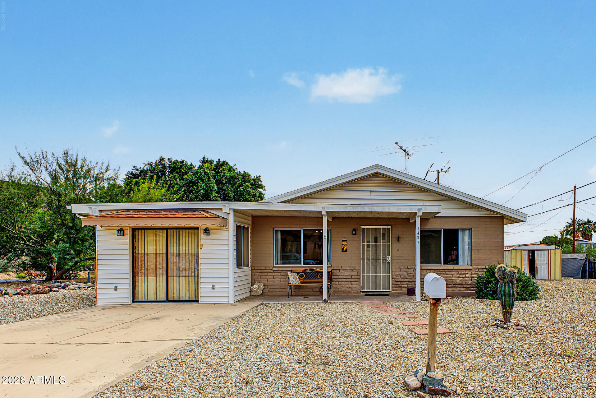 1427 E Cholla Street — photo