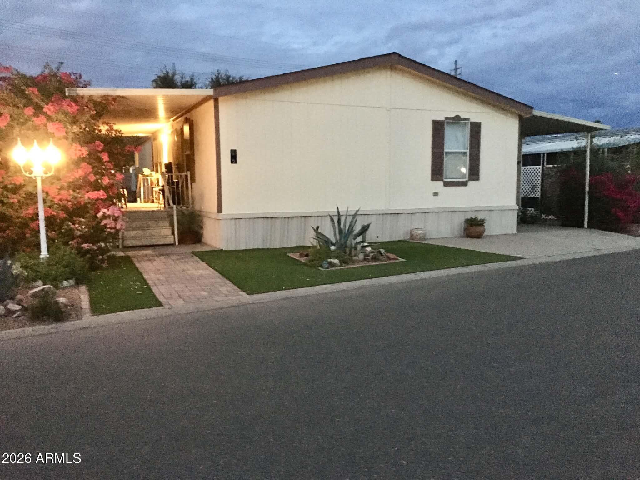 2727 E University Drive Unit 5 — photo