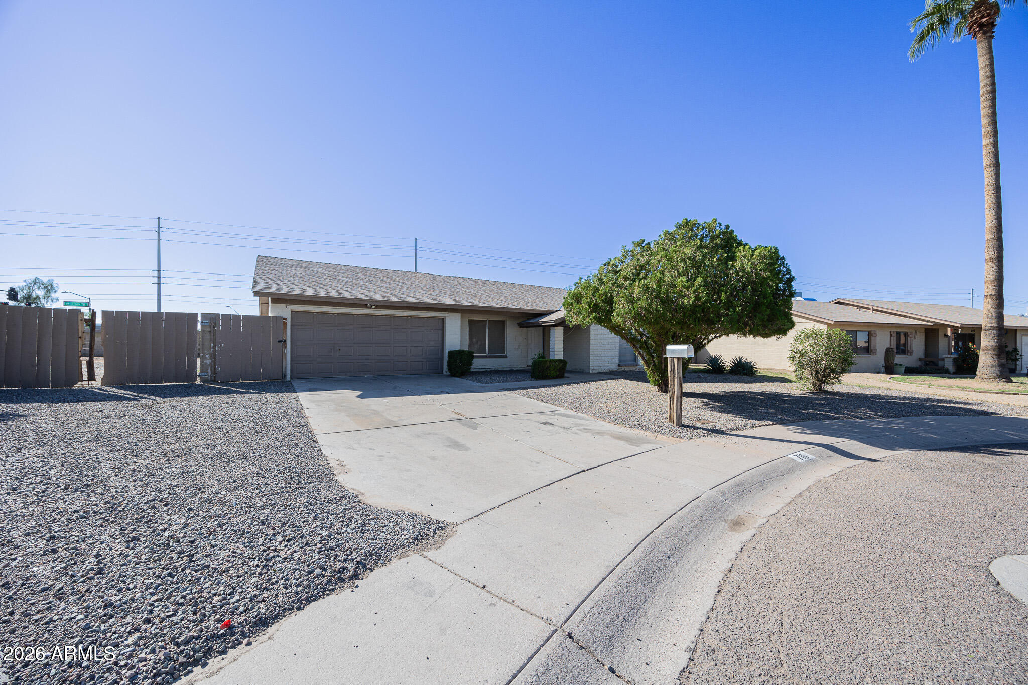 715 W Renee Drive — photo