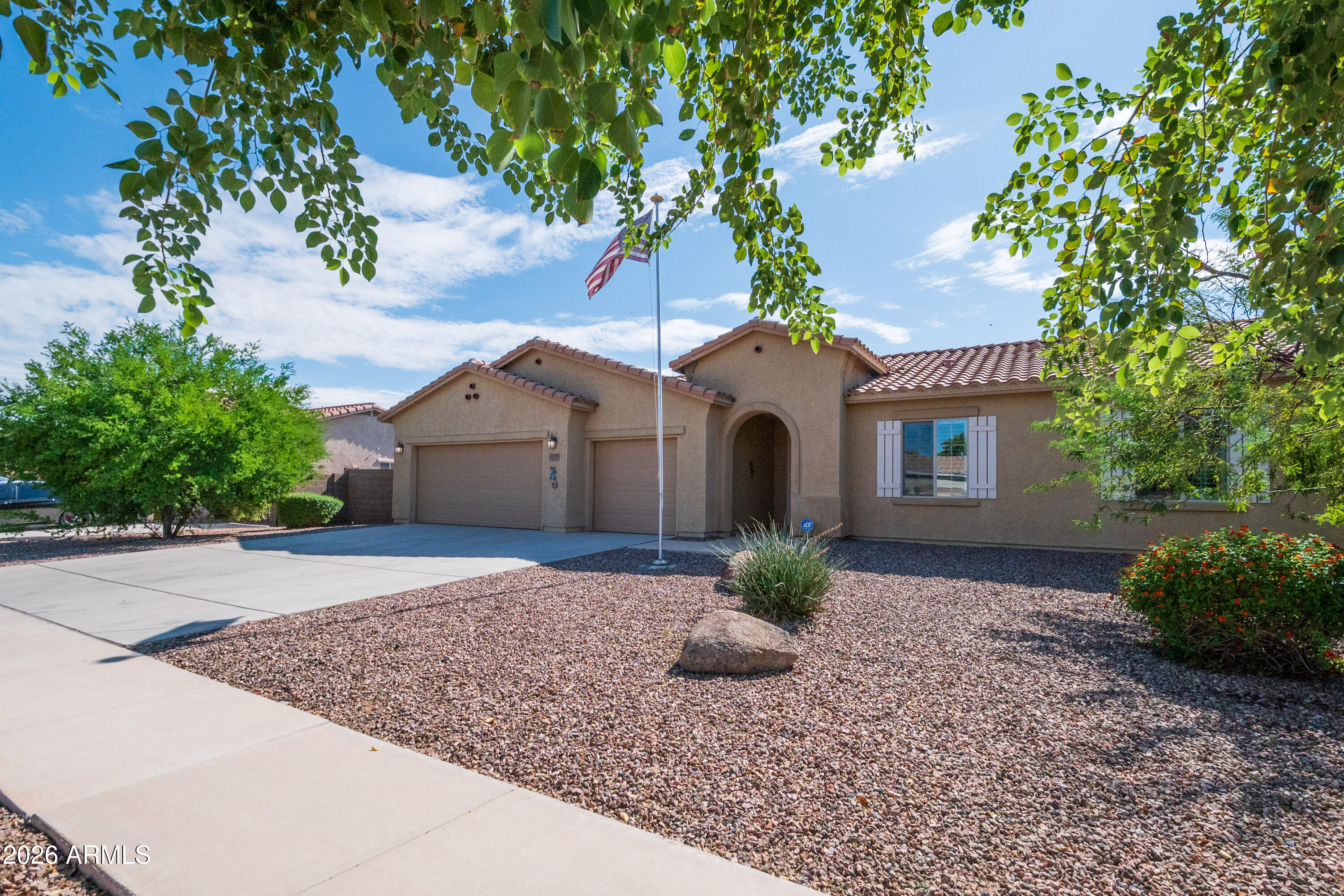 5537 W Huntington Drive — photo