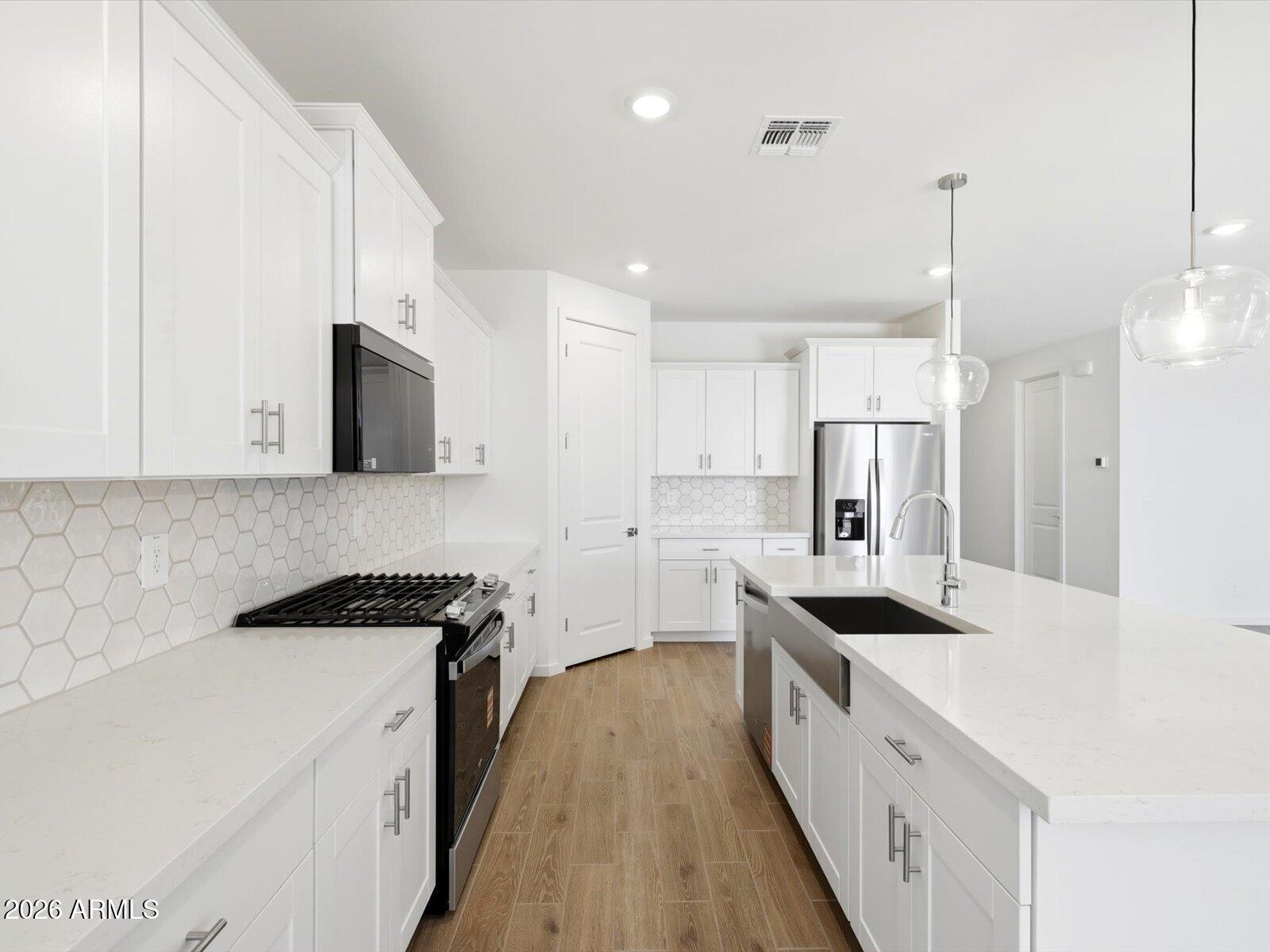 10923 W Jones Avenue — photo