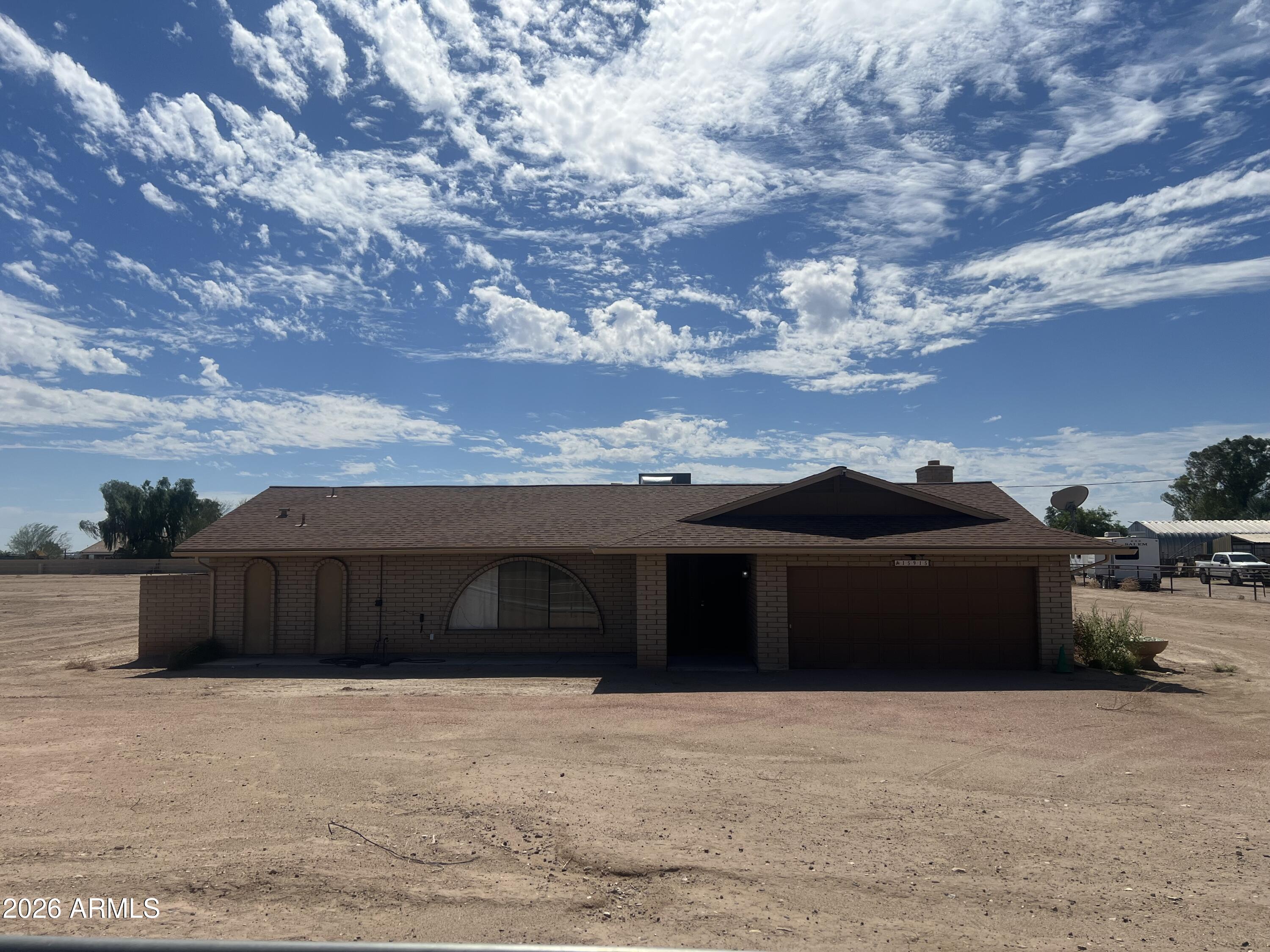 15915 W Glendale Avenue — photo