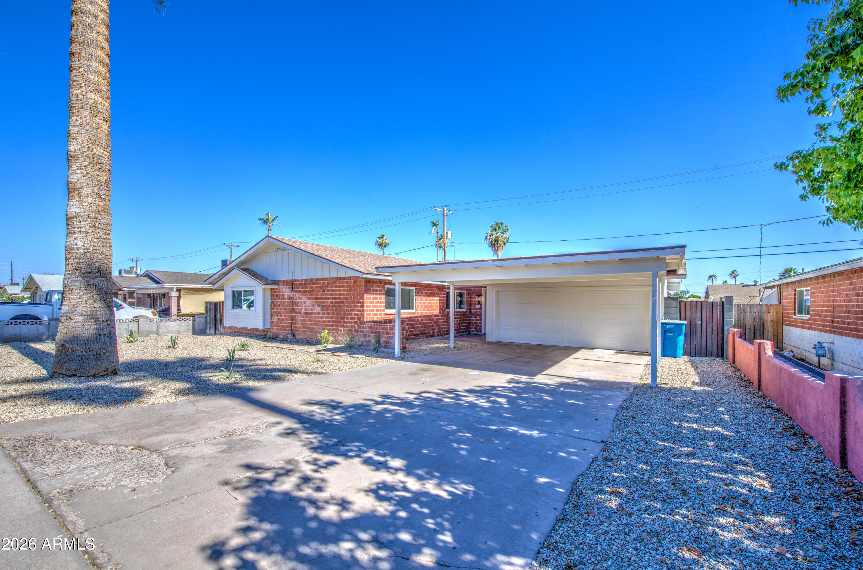 3823 W Rose Lane — photo