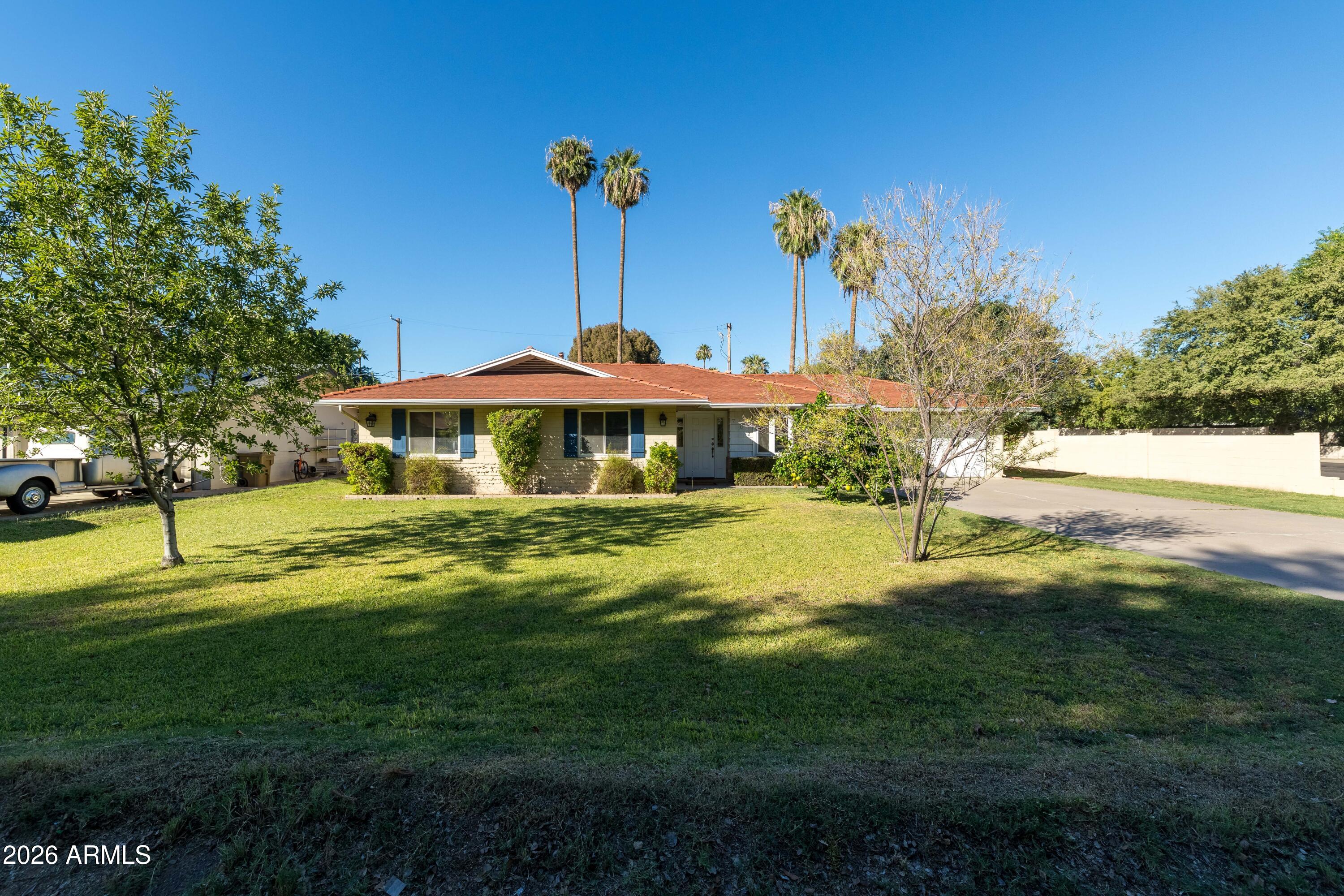 702 W Rancho Drive — photo