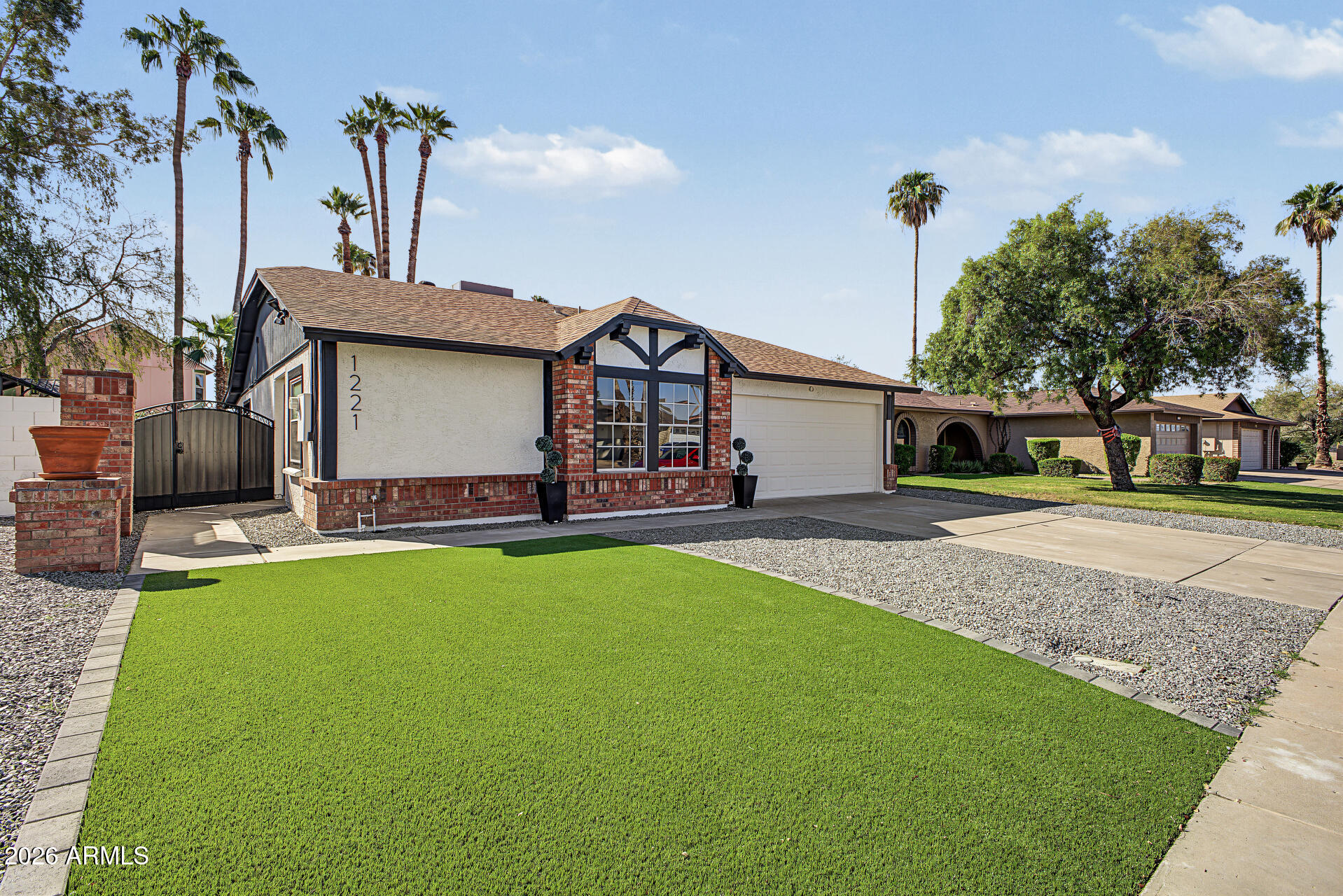 1221 W Shawnee Drive — photo