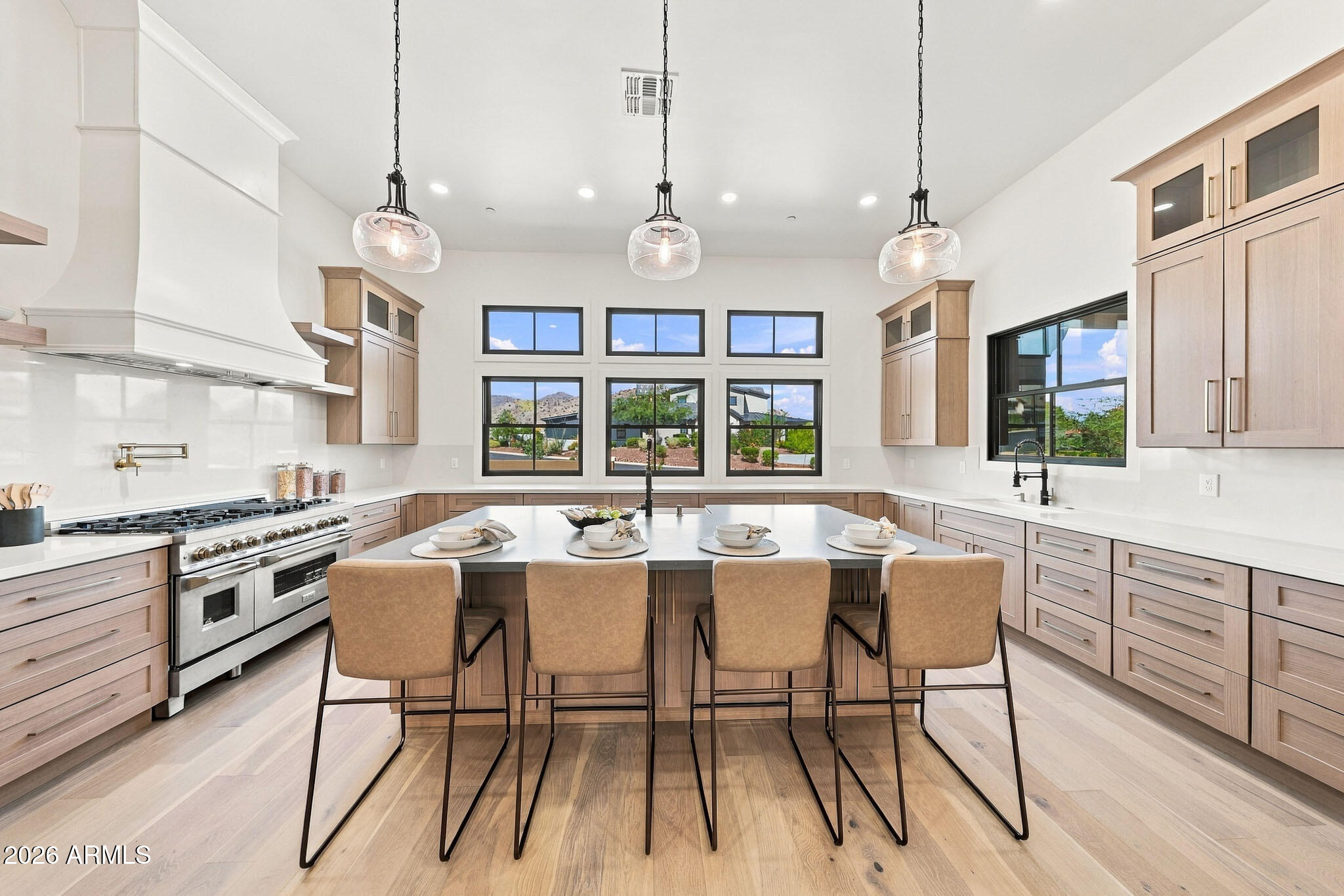 4572 N Regent Street — photo