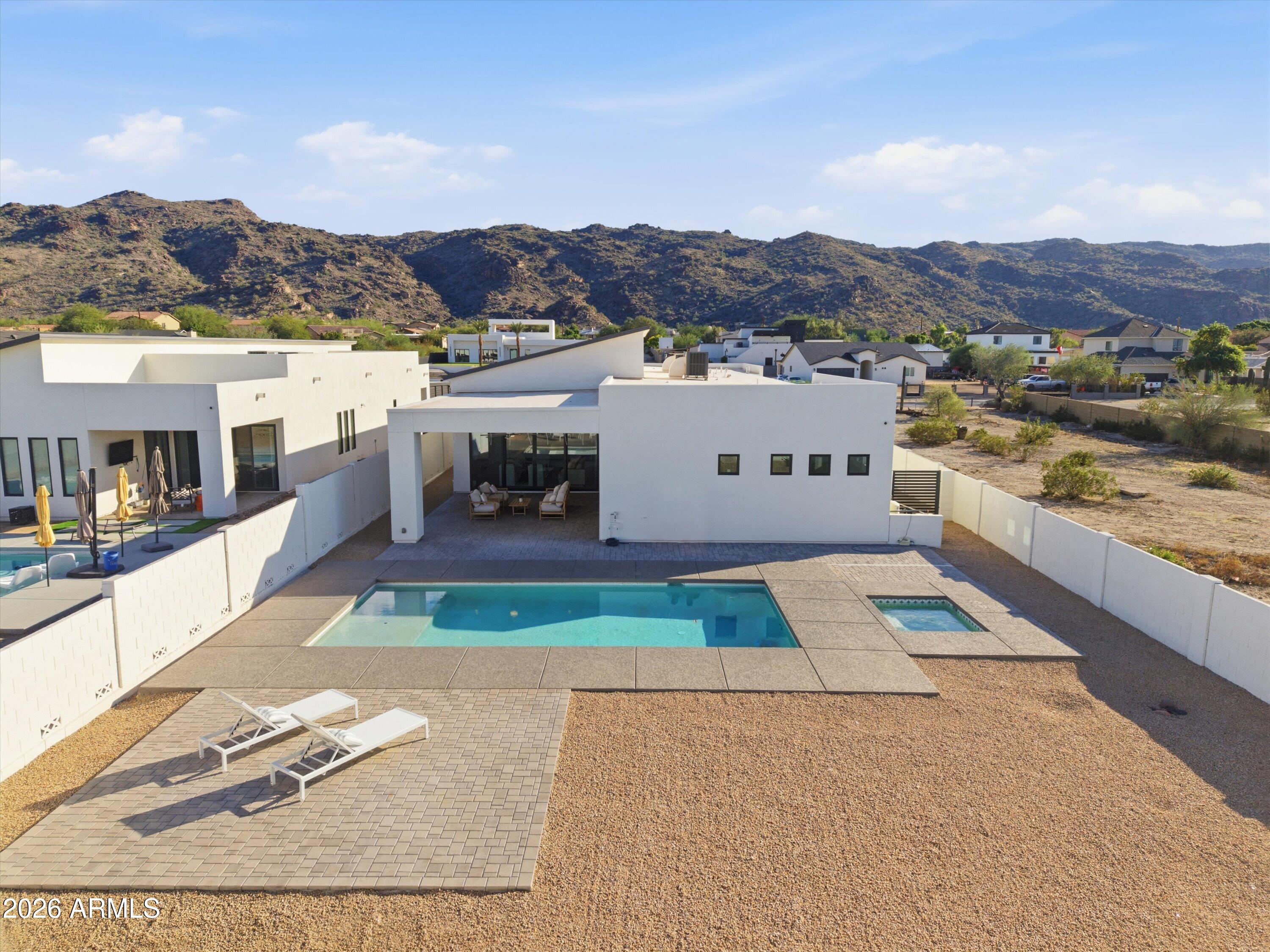 2240 E South Mountain Avenue — photo