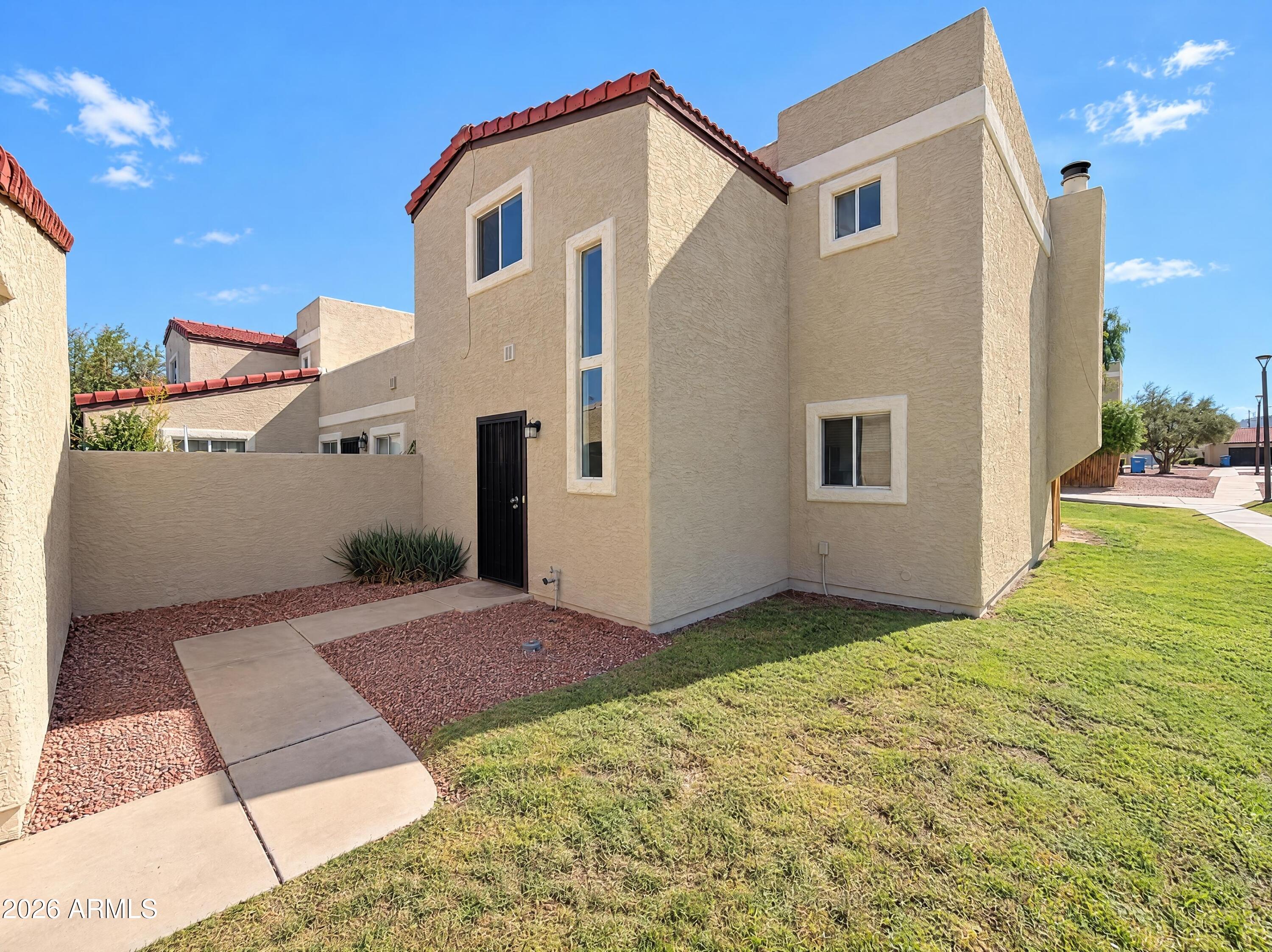 431 E Pecan Road — photo