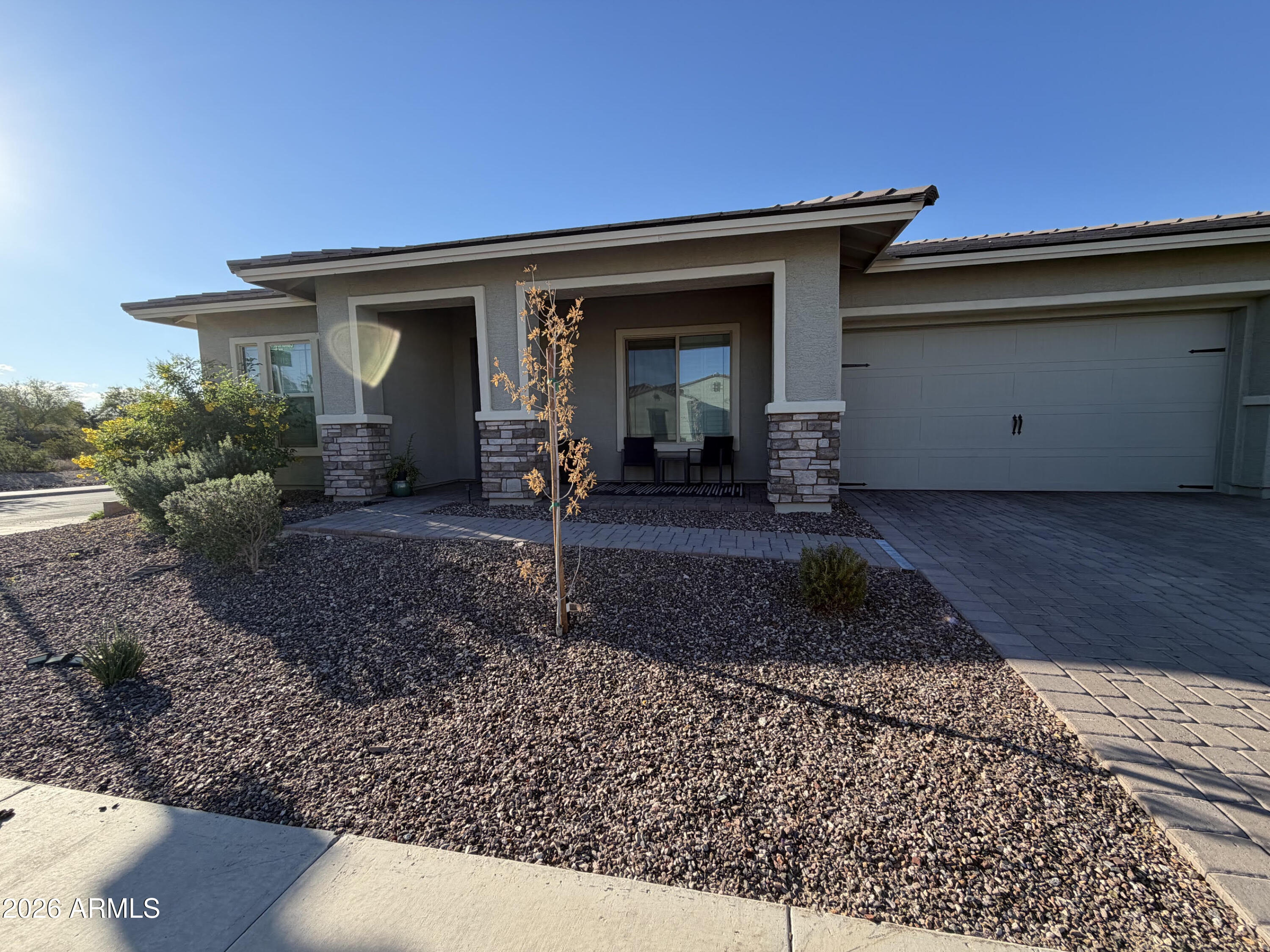 21129 W Cambridge Avenue — photo