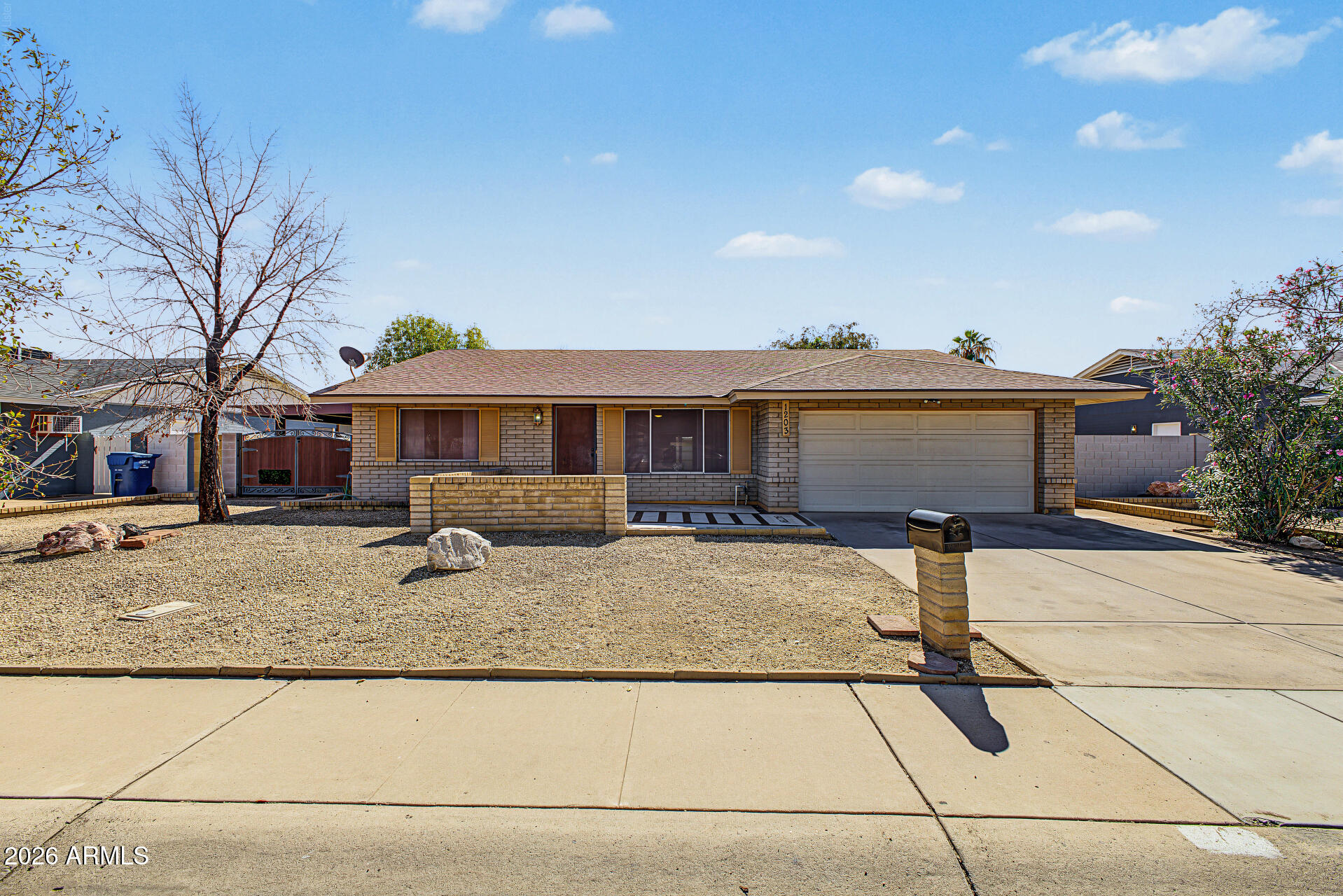 1203 W Alamo Drive — photo