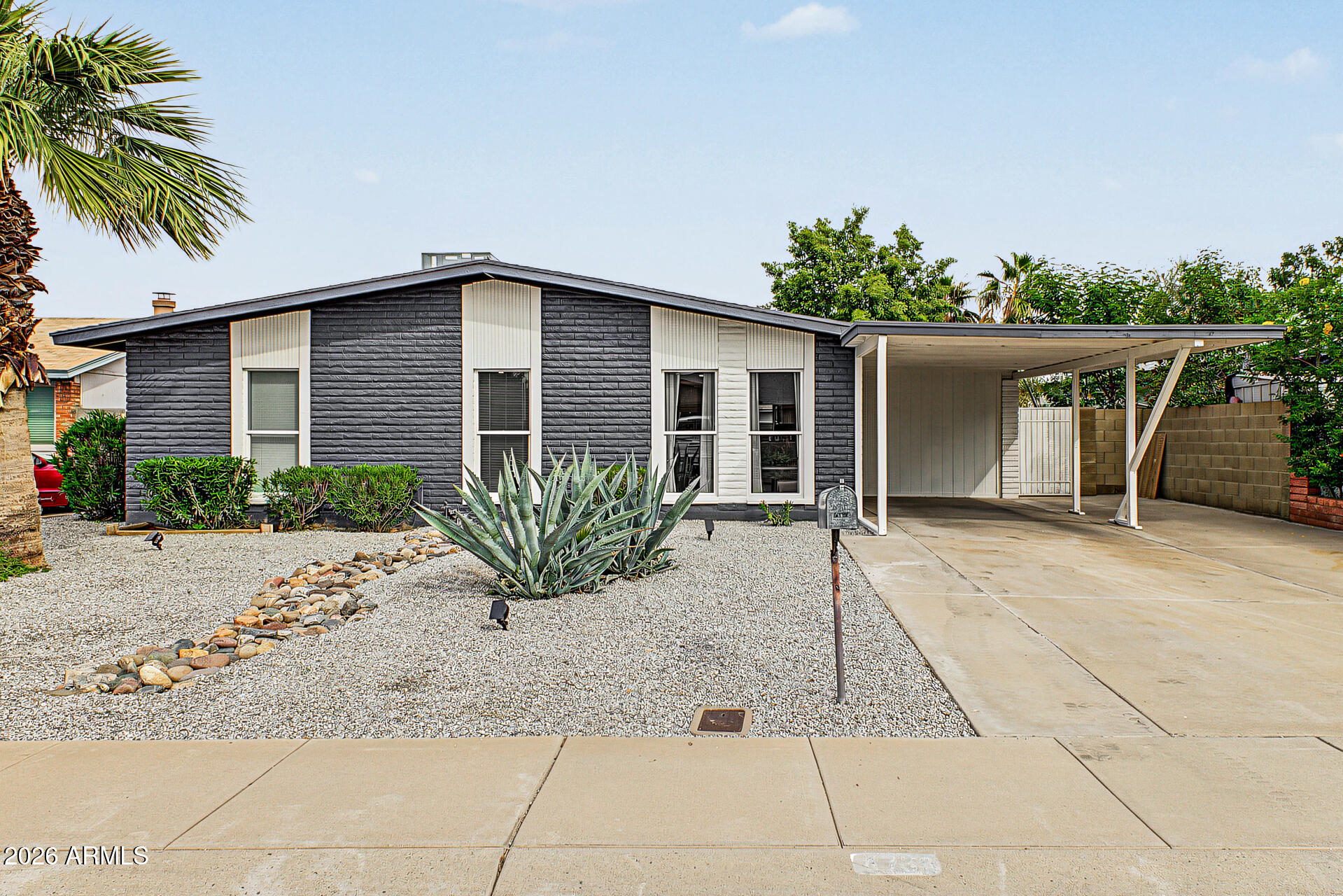 6738 W Medlock Drive — photo