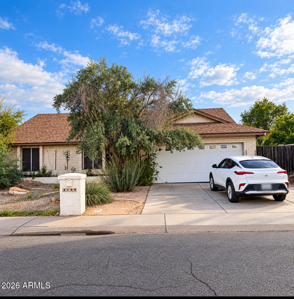 2109 W Silvergate Drive — photo