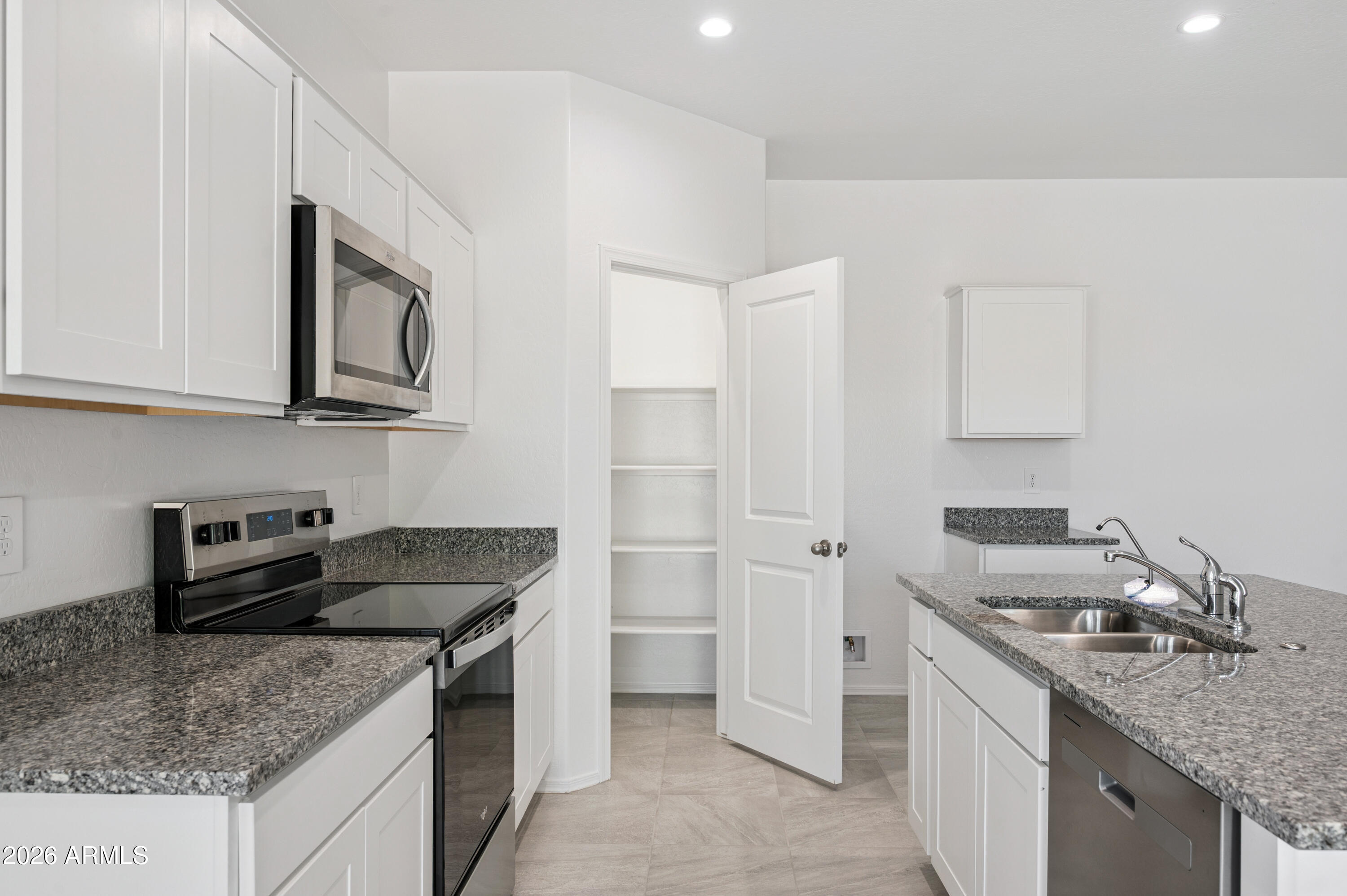 1526 E Fletcher Drive — photo