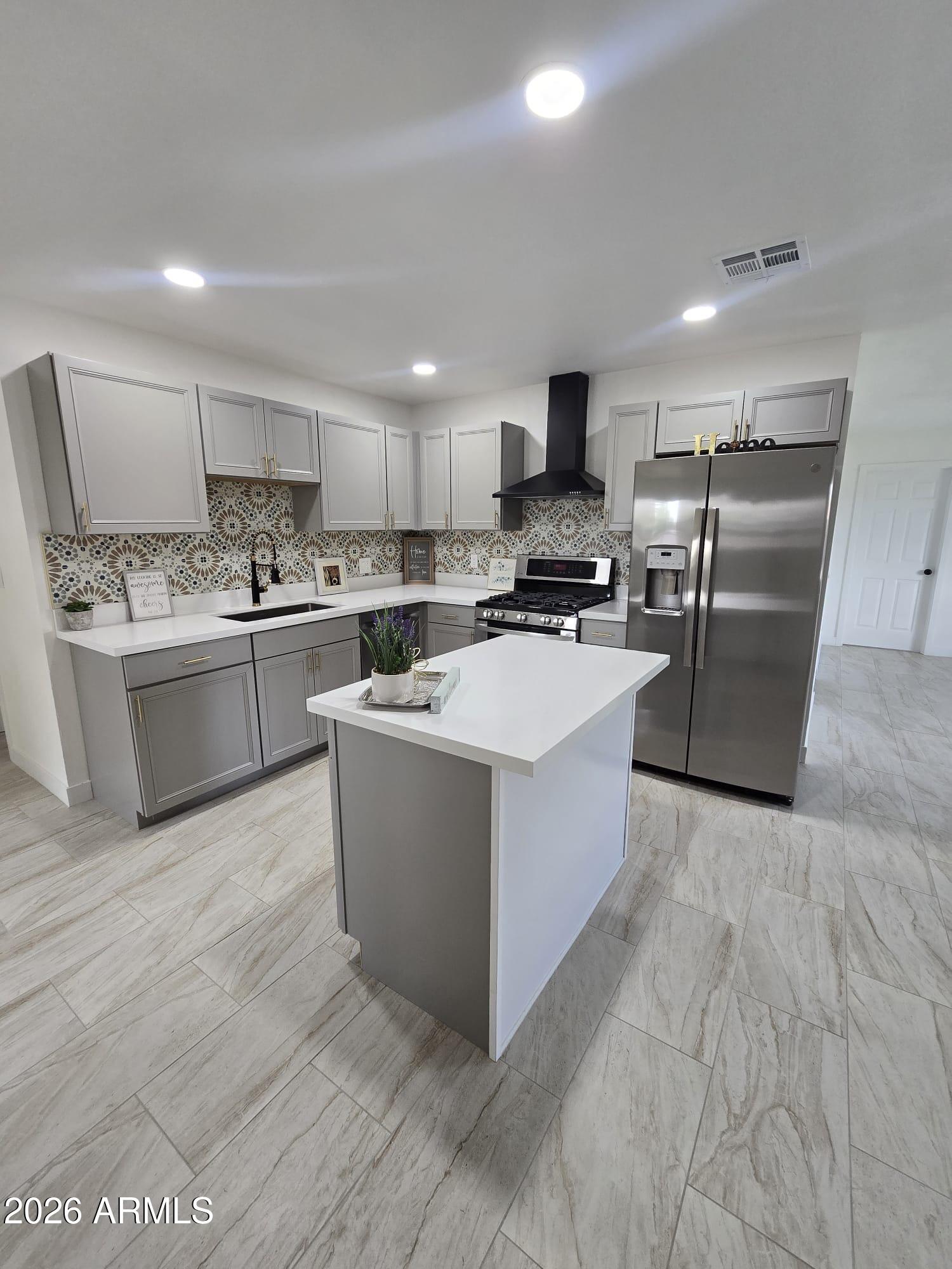 5703 W Sells Drive — photo