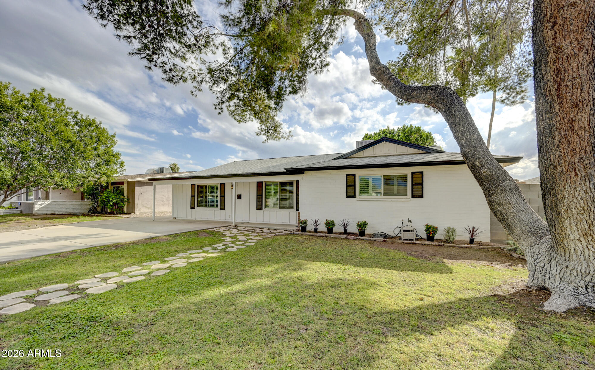 1821 E Julie Drive — photo