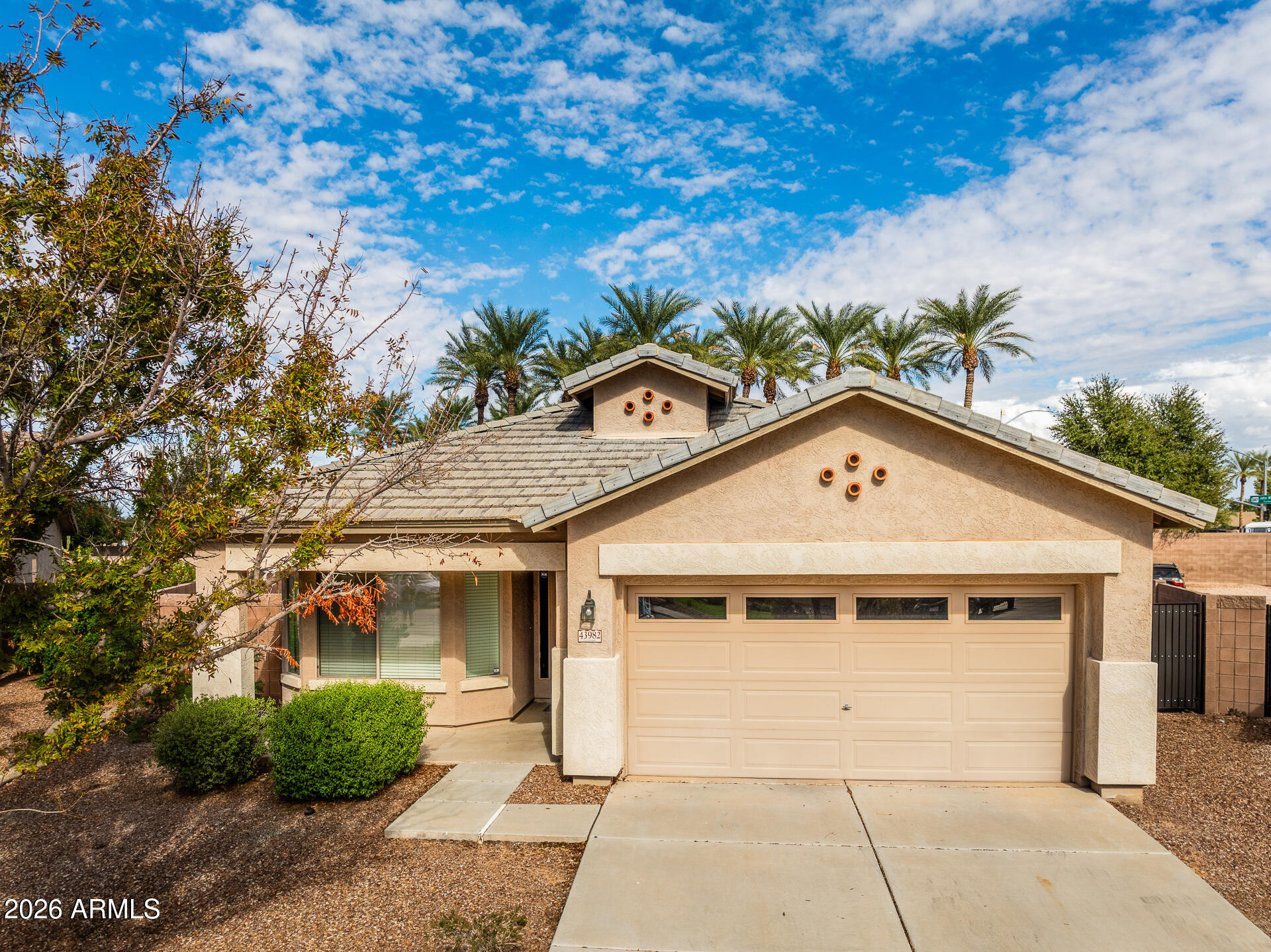 43982 W Garden Lane — photo