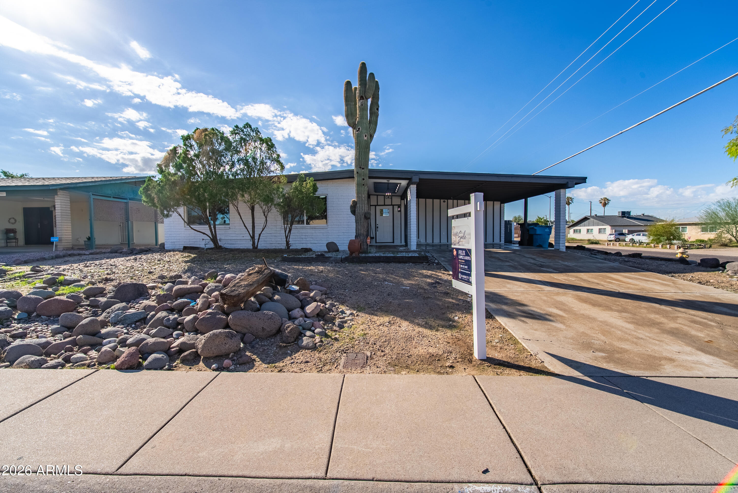 3065 W Sunnyside Drive — photo