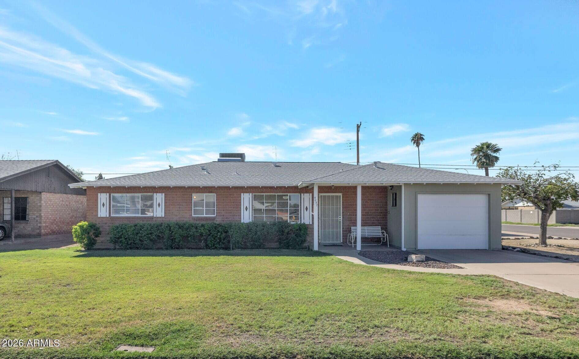4057 W Rose Lane — photo
