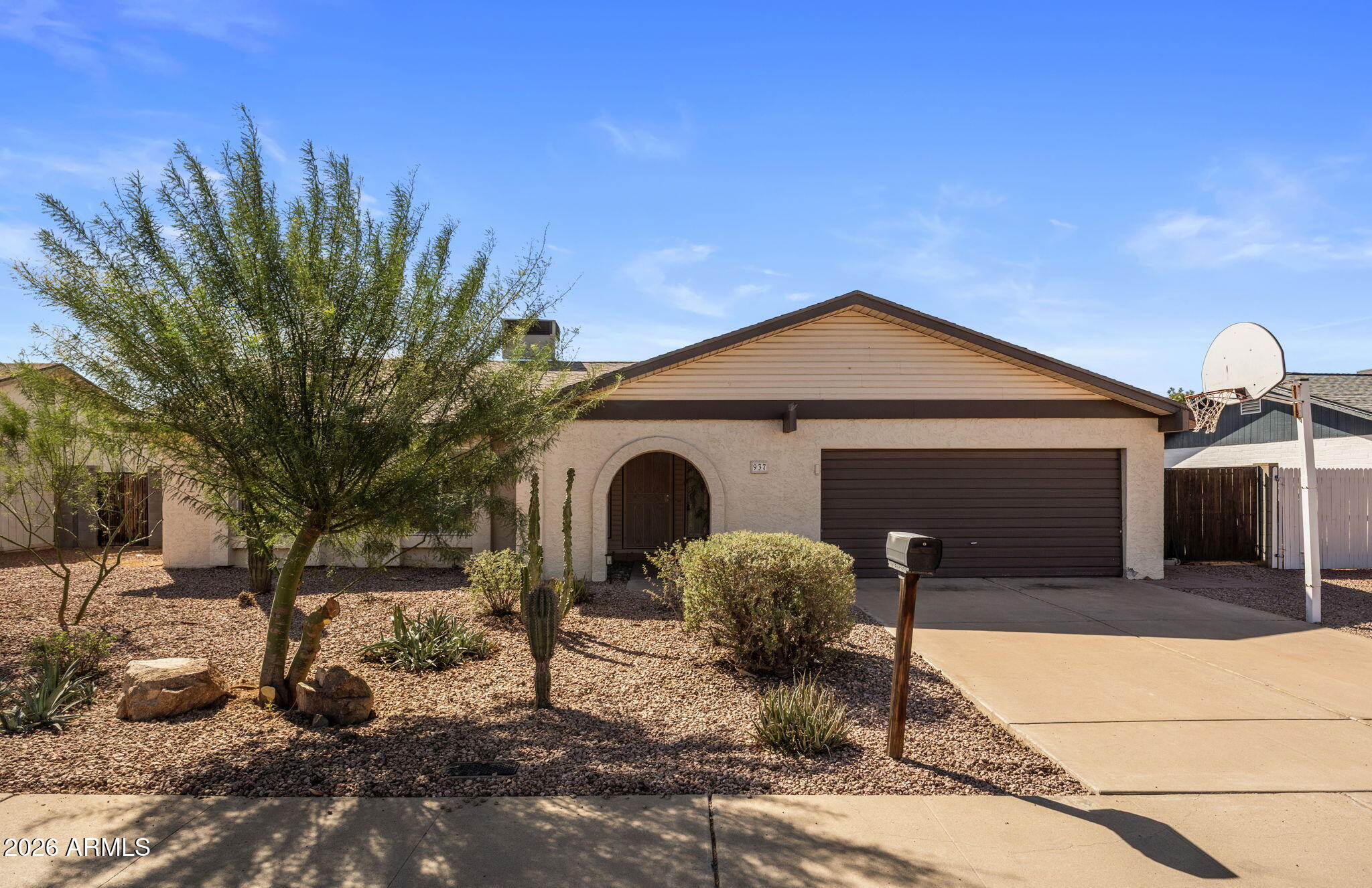 937 W Hermosa Drive — photo