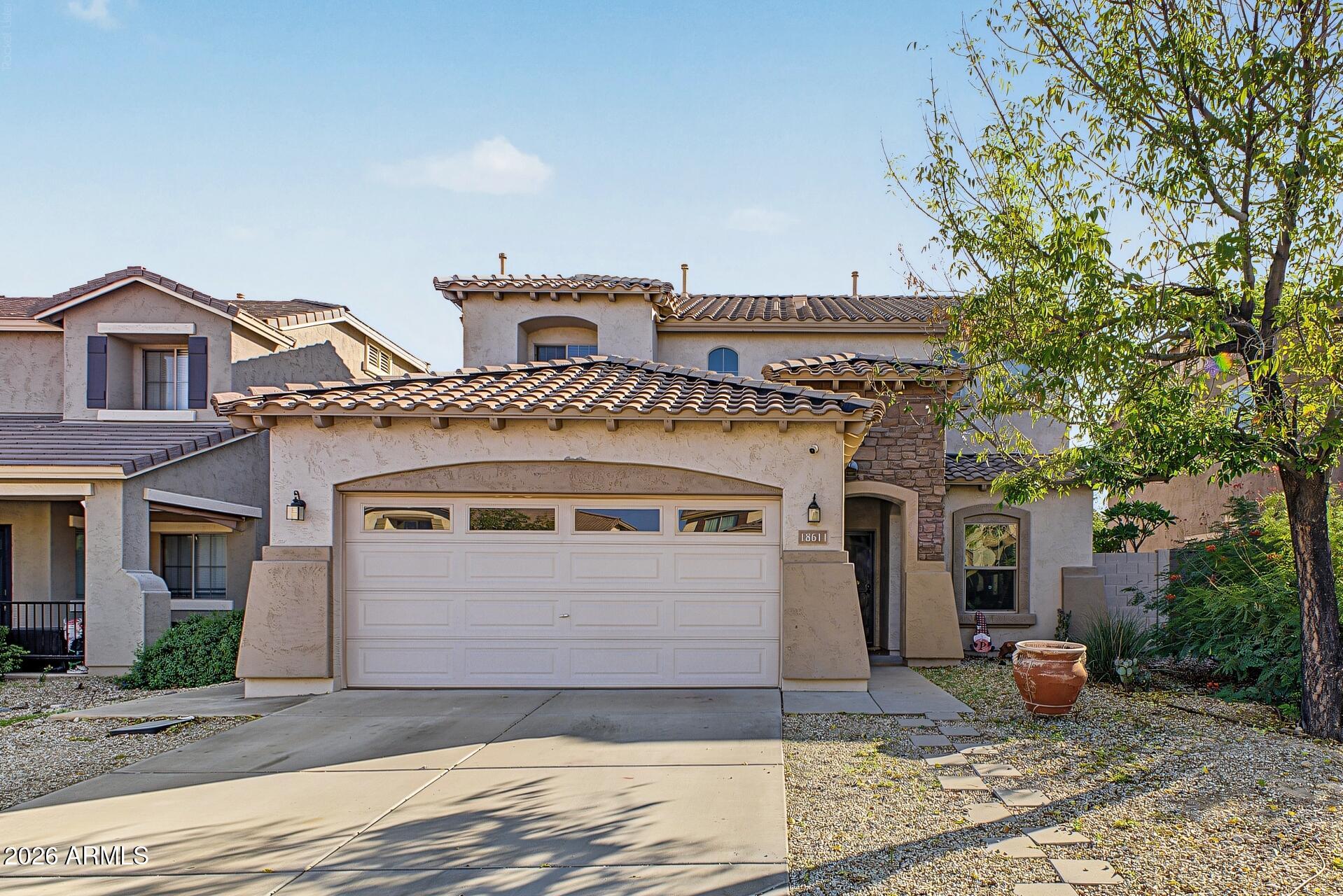 18611 W Sunnyslope Lane — photo