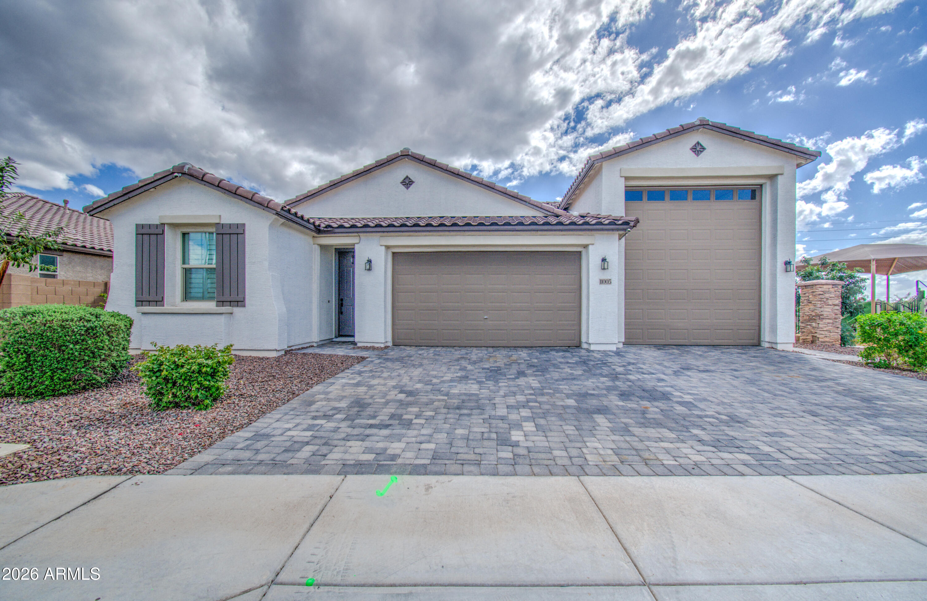 11005 W Hill Drive — photo