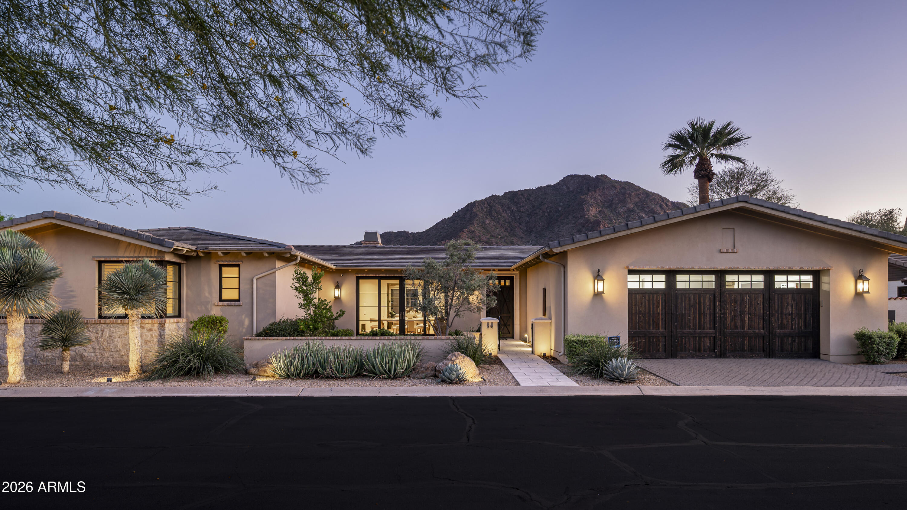 5635 E Lincoln Drive Unit 25 — photo