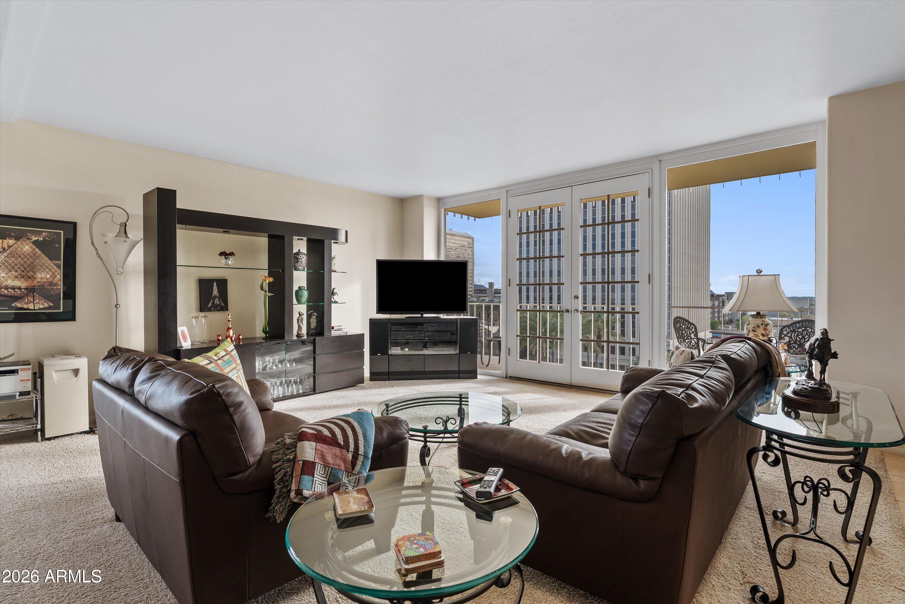 207 W Clarendon Avenue Unit 6F — photo