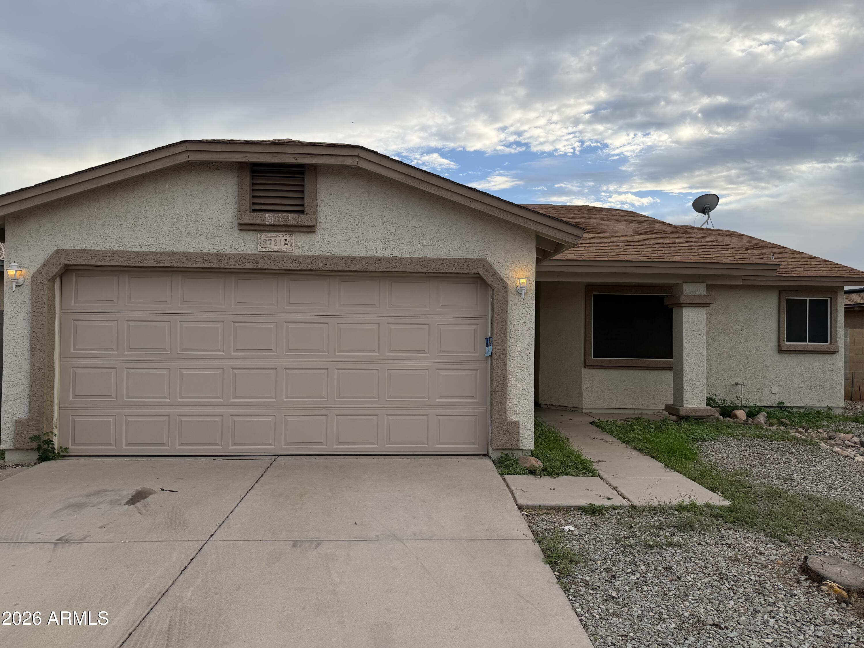 8721 W Jefferson Street — photo