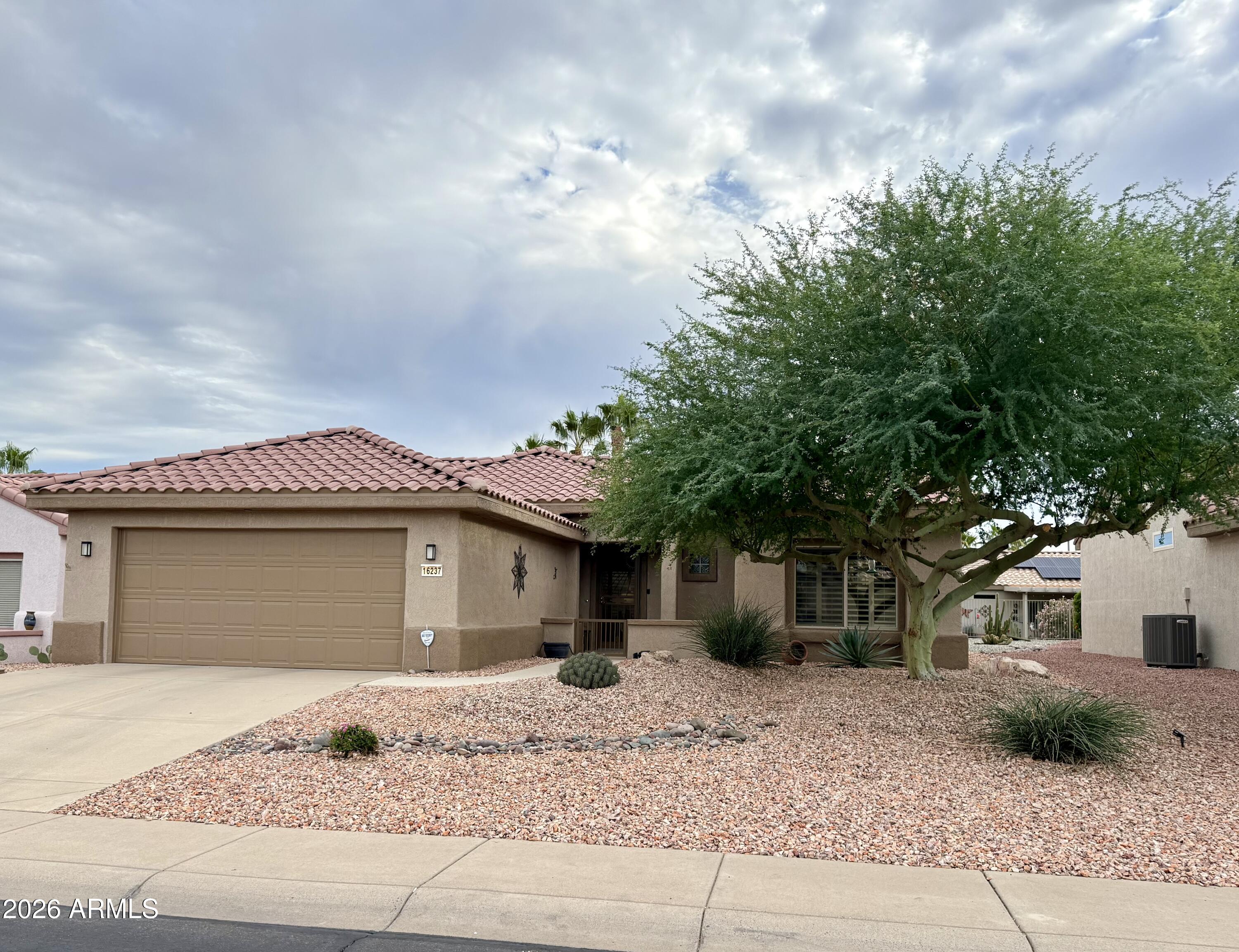 16237 W Tapatio Drive — photo