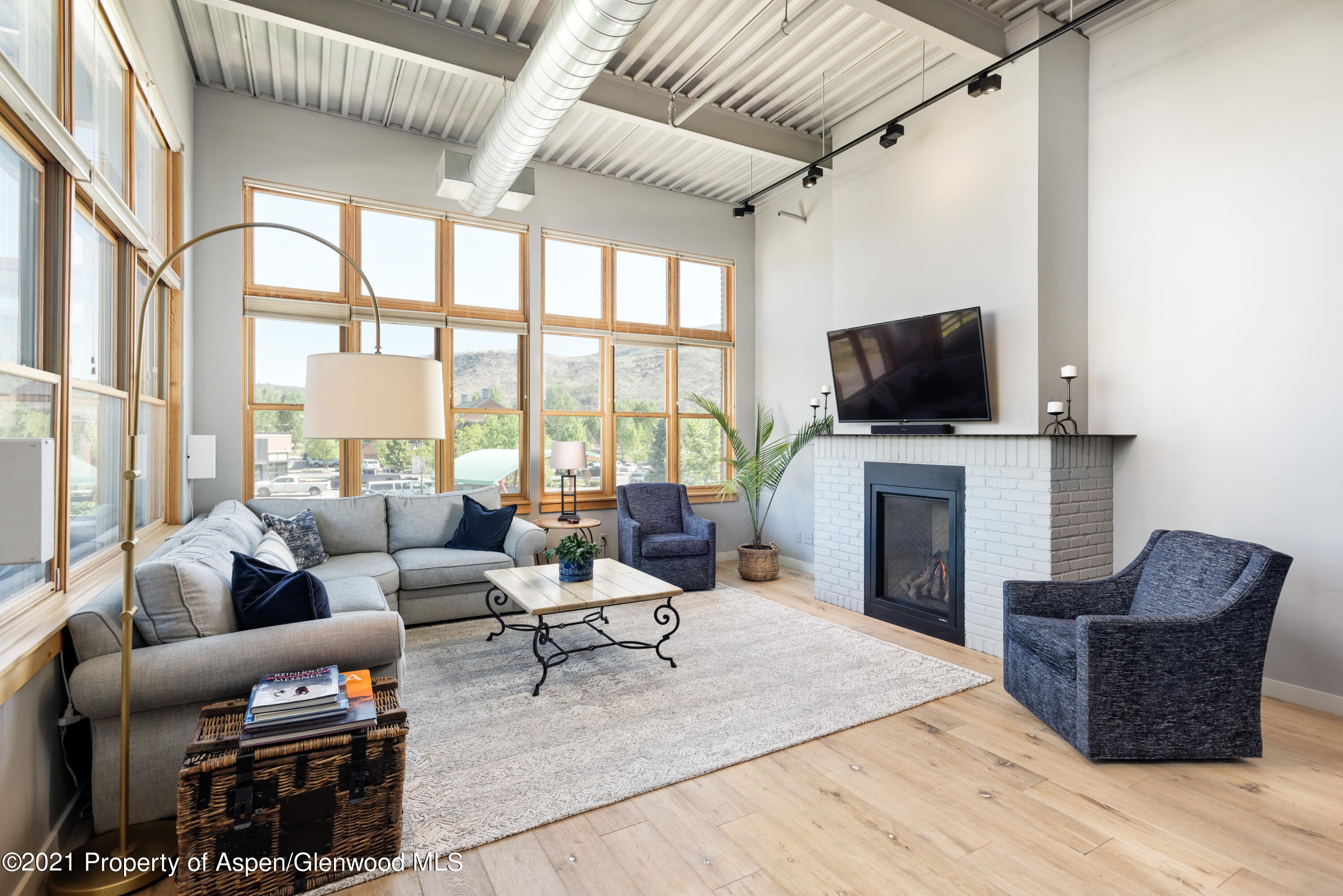 231 Robinson Street R-212 — photo