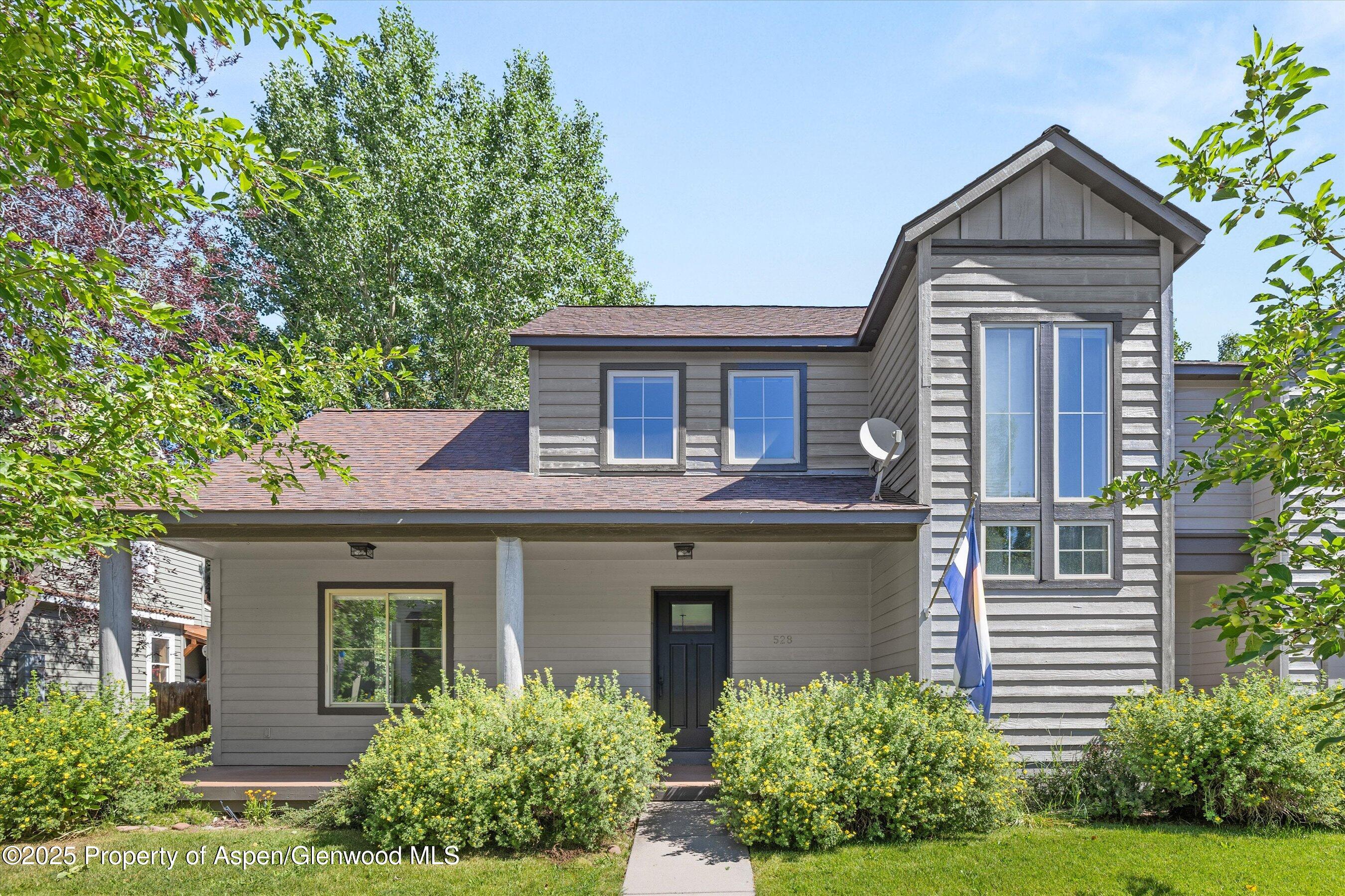 528 Lake Court — photo