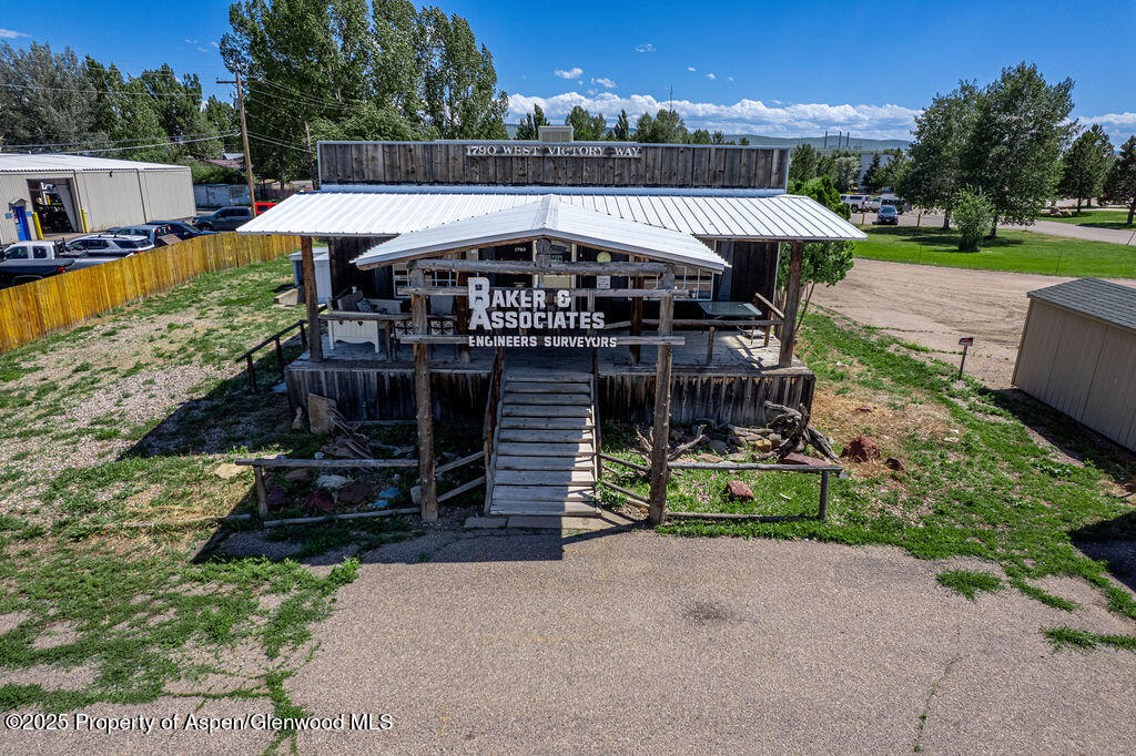 1790 W Victory Way — photo